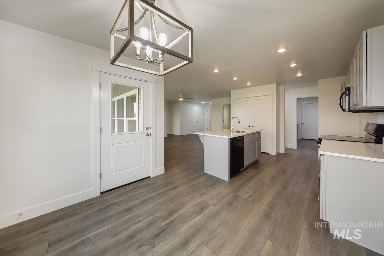 1410 Regency Way Property Photo 3