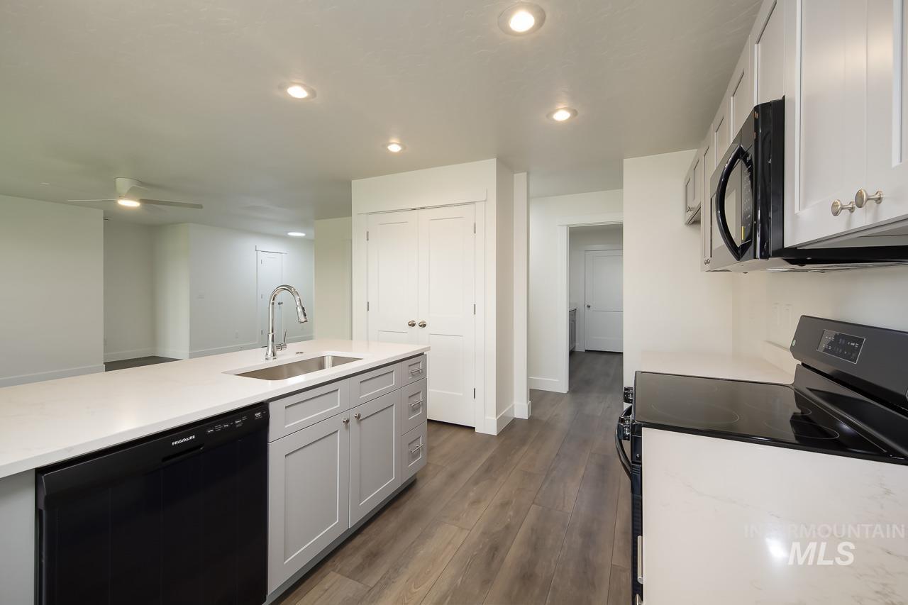 1410 Regency Way Property Photo 6