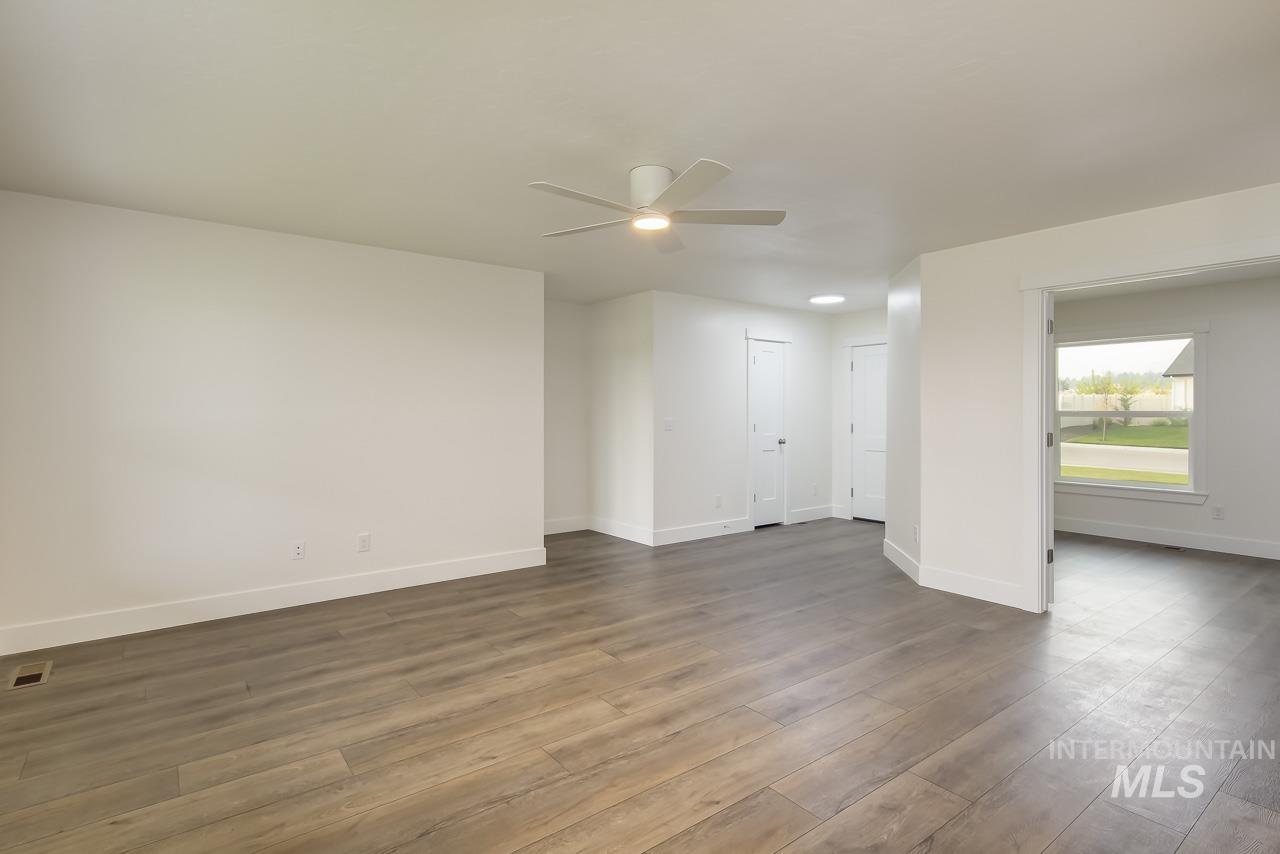 1410 Regency Way Property Photo 8