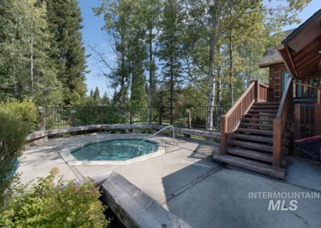 317 Mountain Cove Property Photo 7