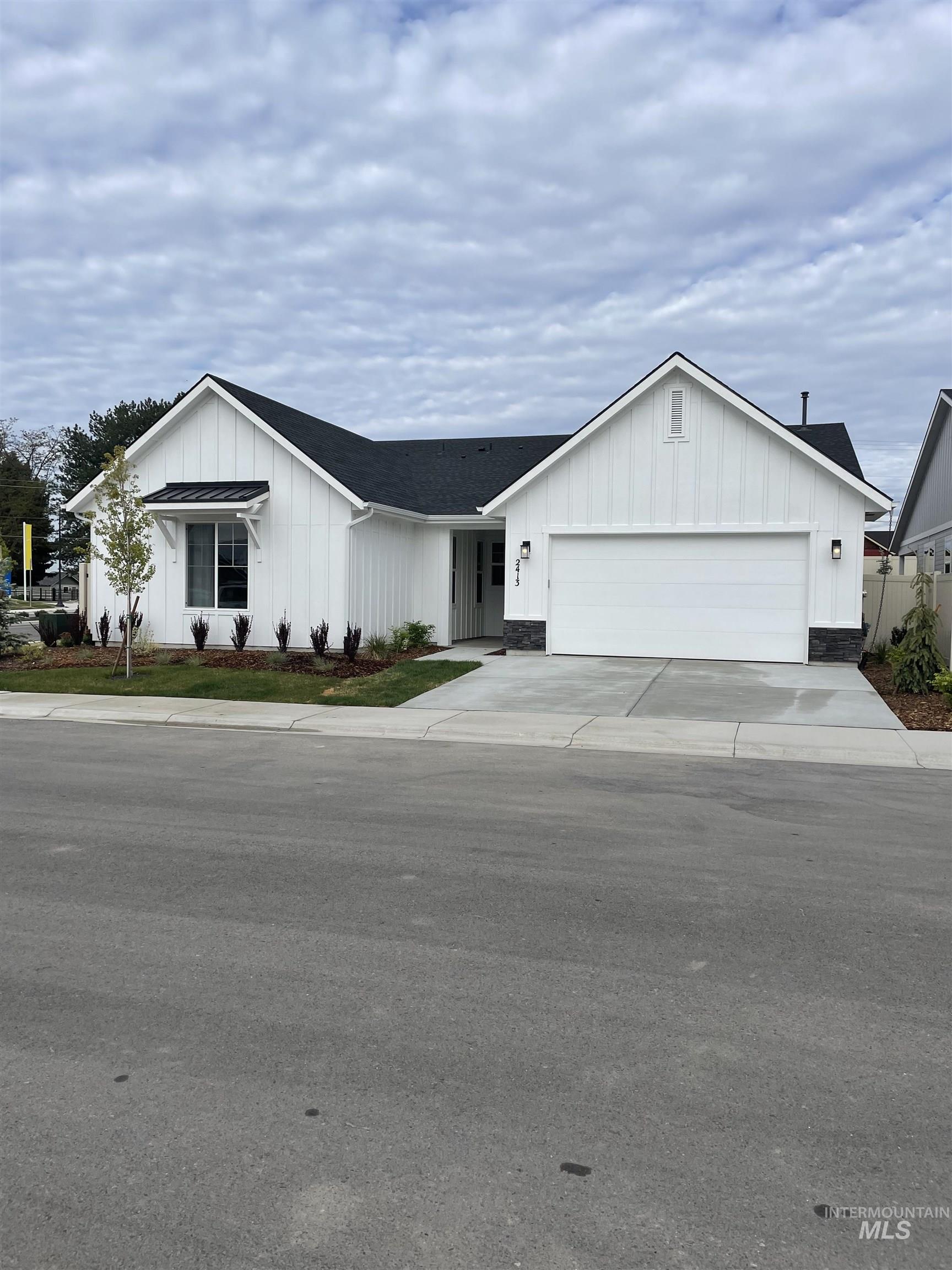 2413 N Black Fire St Property Photo
