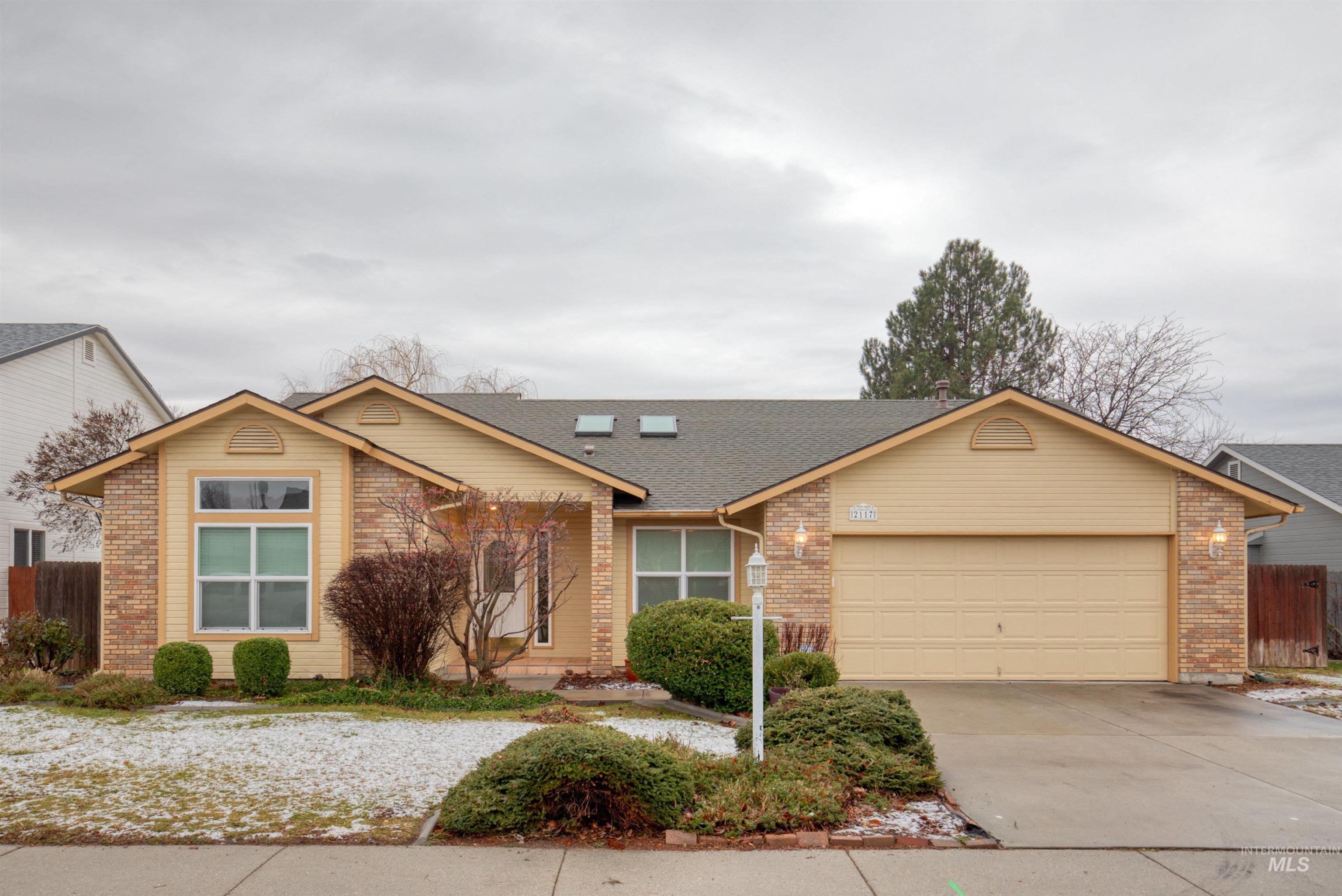 2117 N Fastwater Avenue Property Photo 1