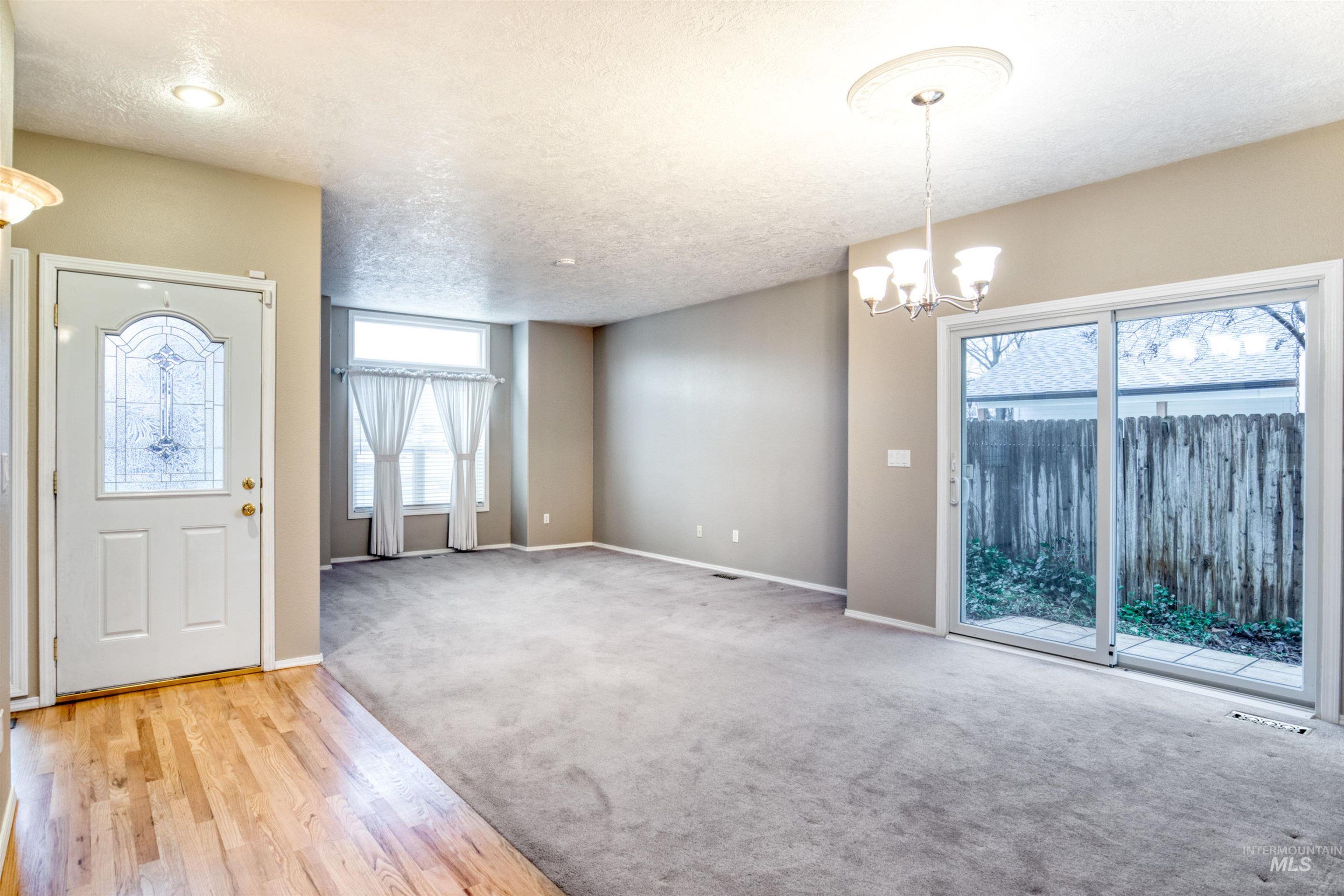 2117 N Fastwater Avenue Property Photo 2