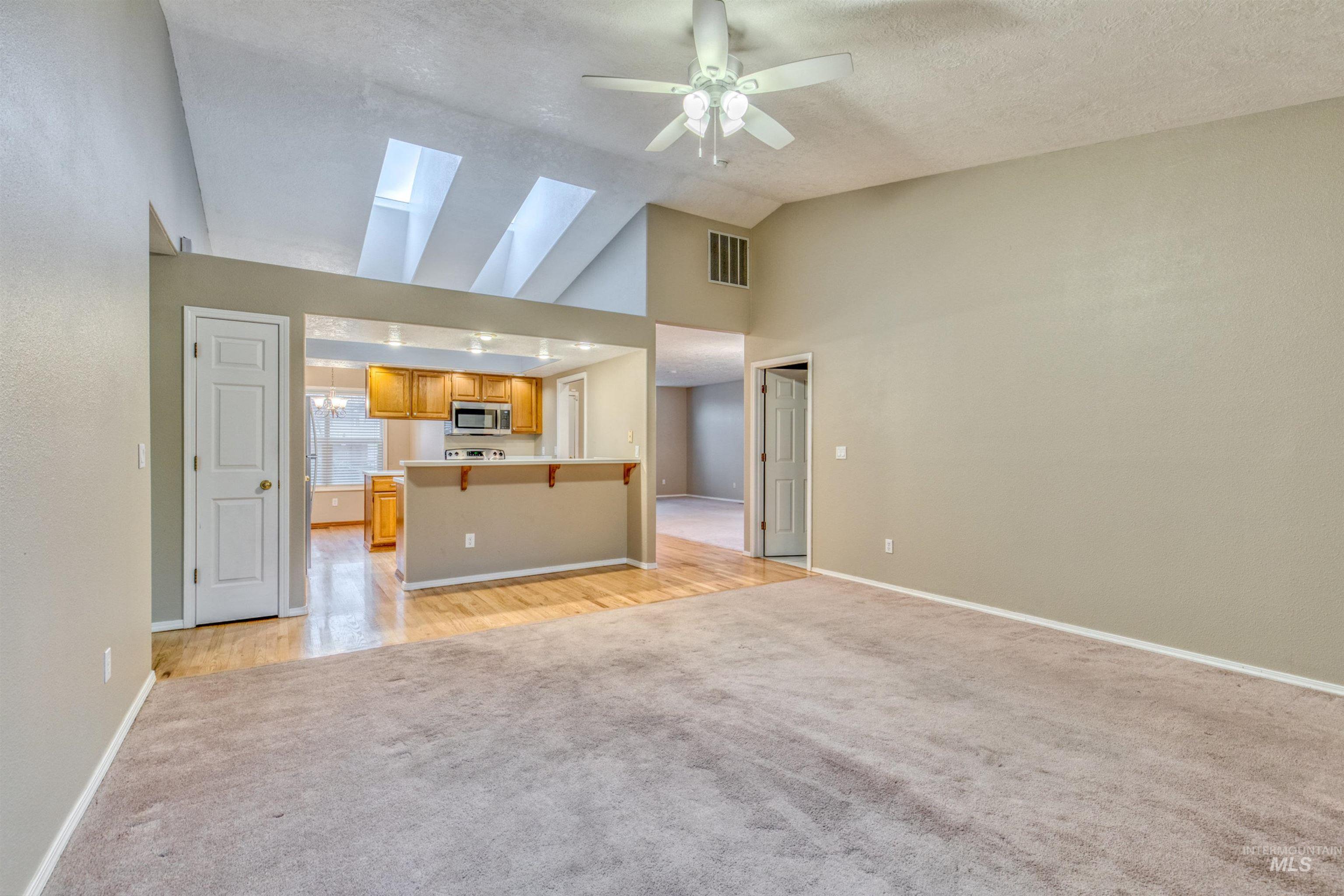 2117 N Fastwater Avenue Property Photo 8