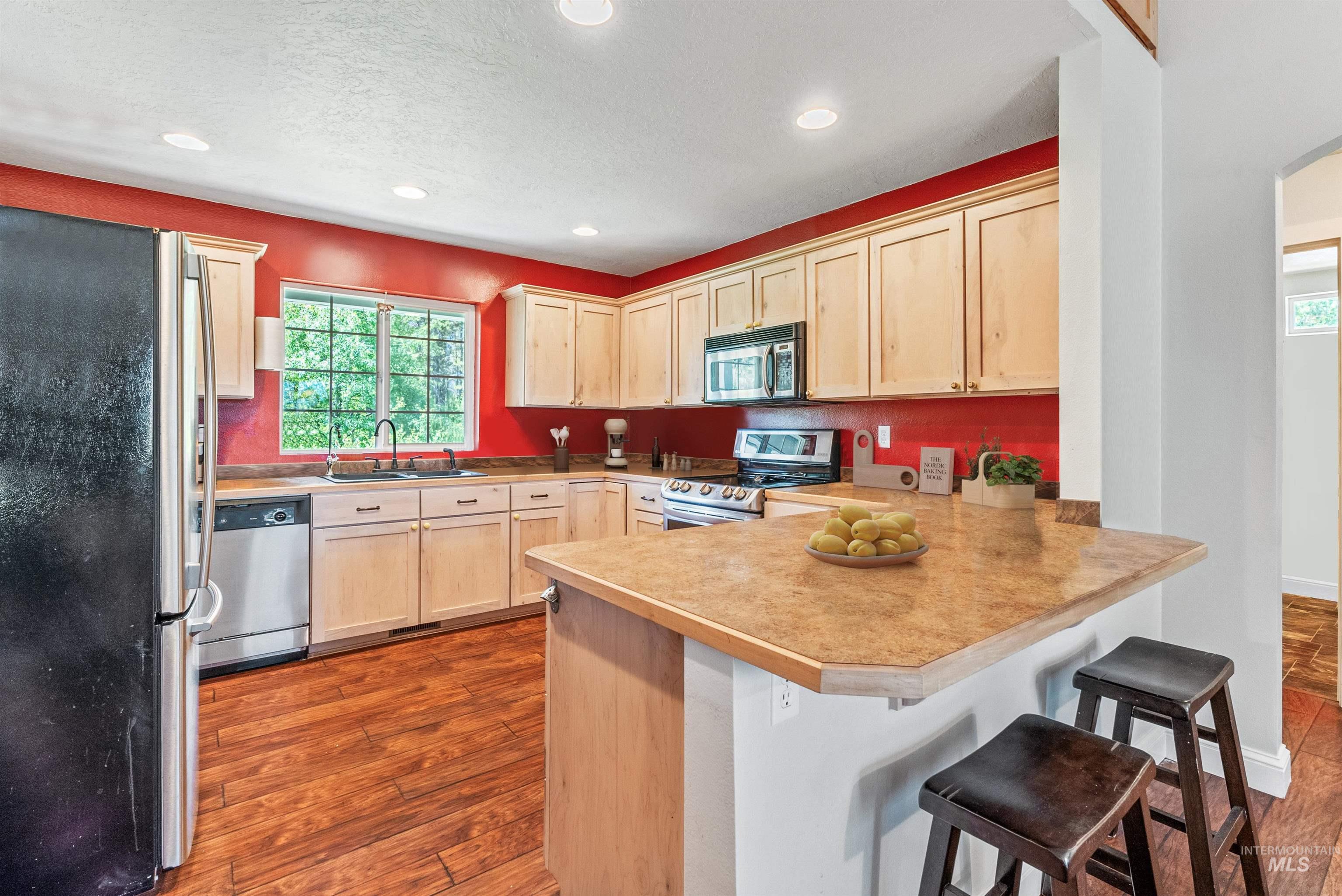 12926 Spring Valley Rd Property Photo 2
