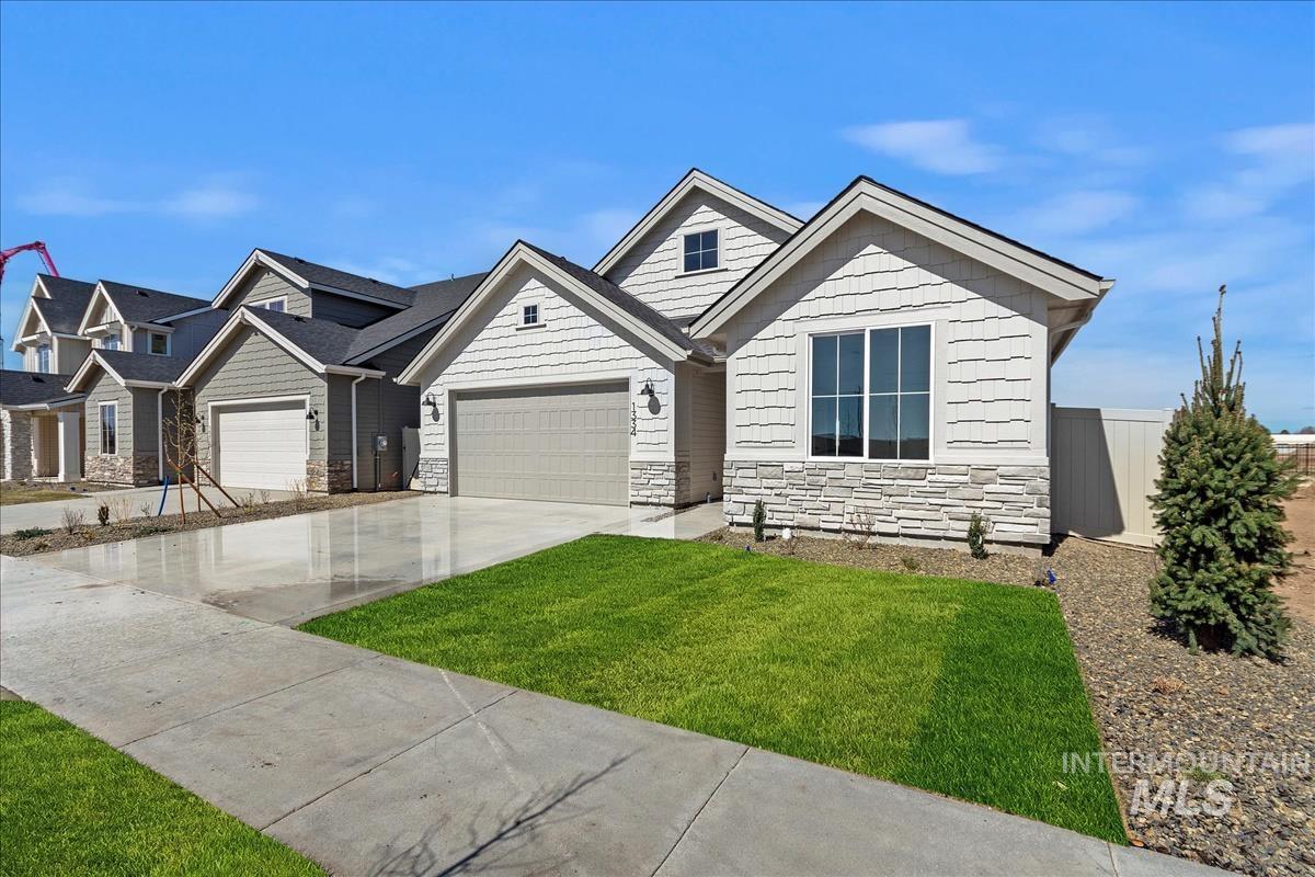 1334 E Andes Dr Property Photo 1