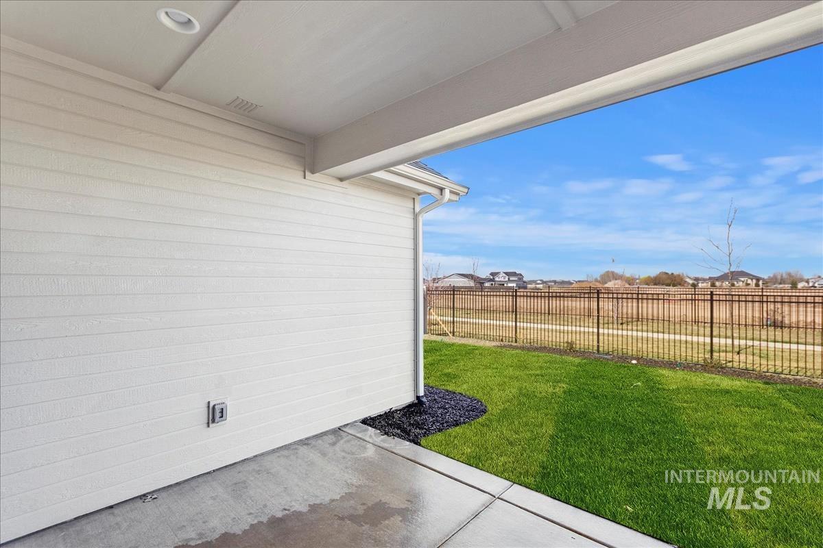 1334 E Andes Dr Property Photo 4