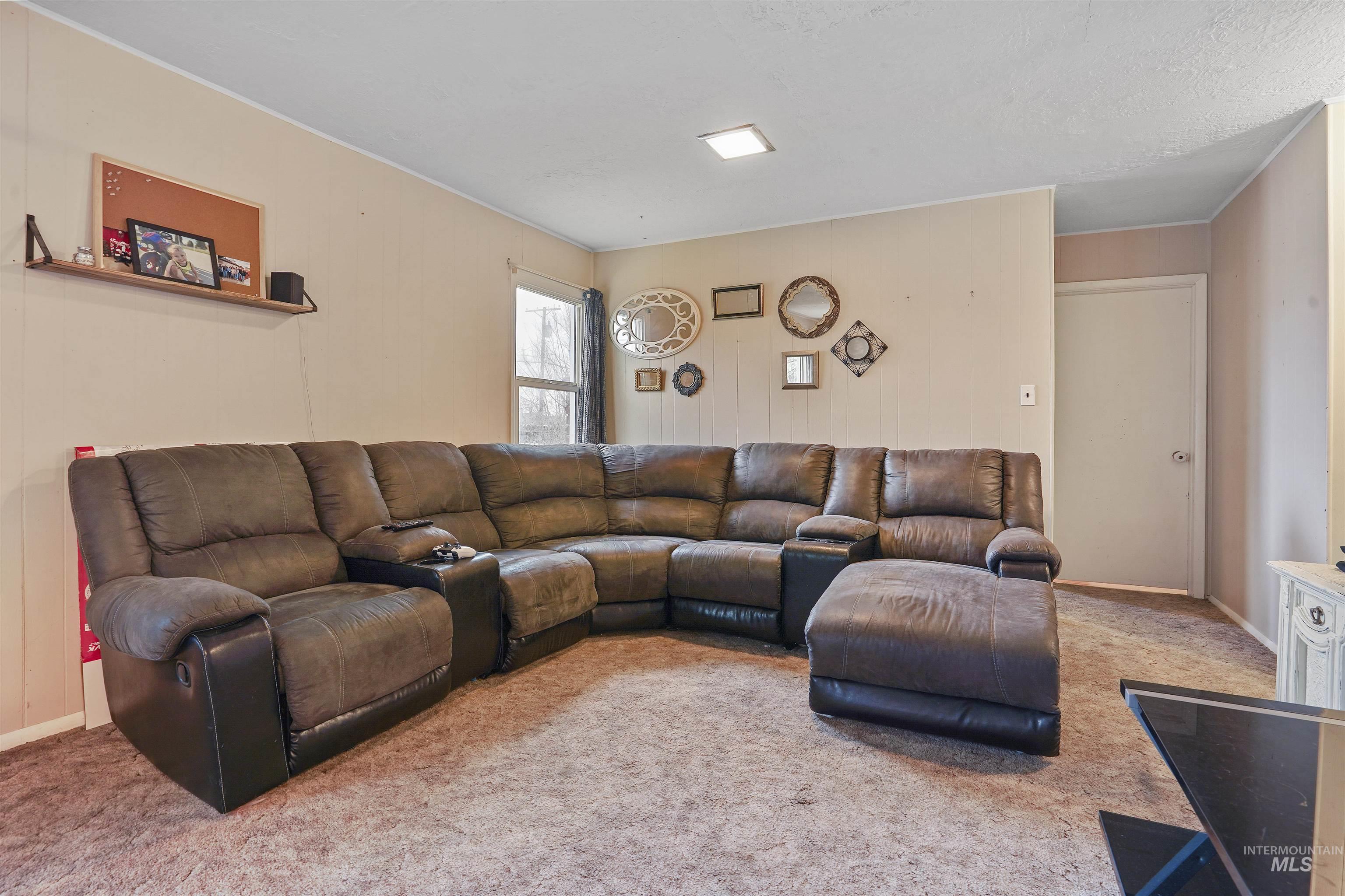 502 Walker Street Property Photo 2