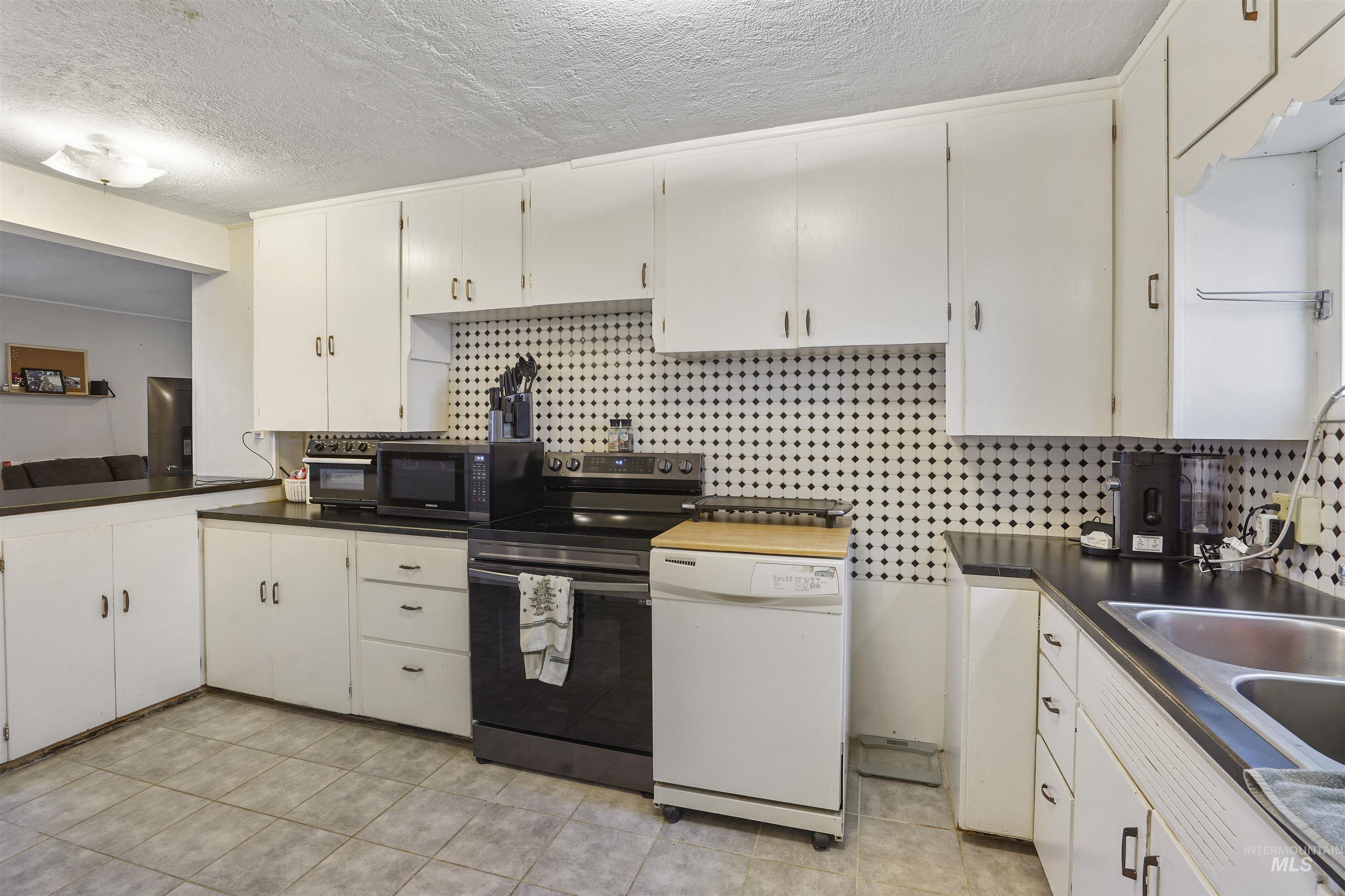 502 Walker Street Property Photo 4