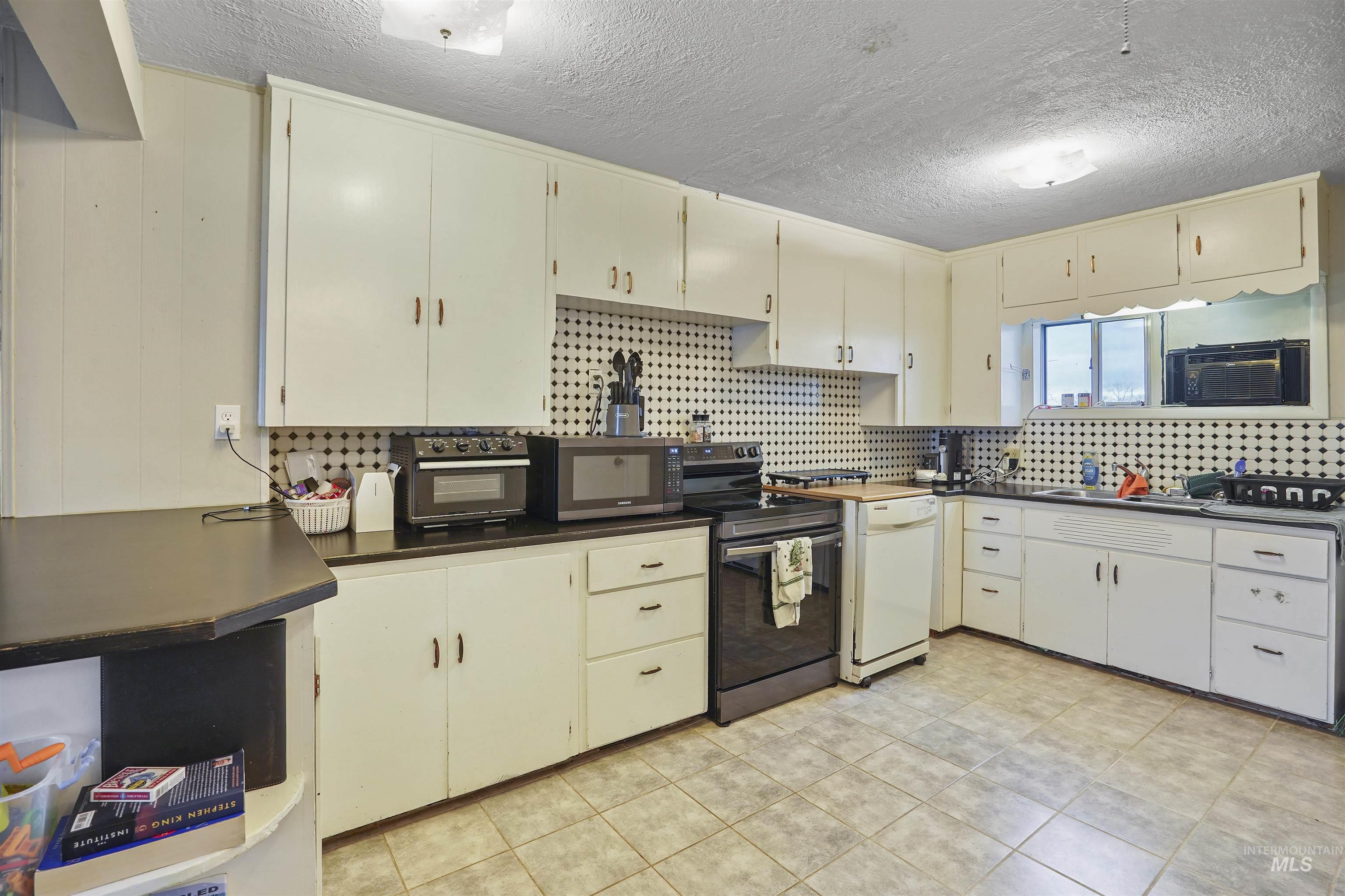 502 Walker Street Property Photo 5