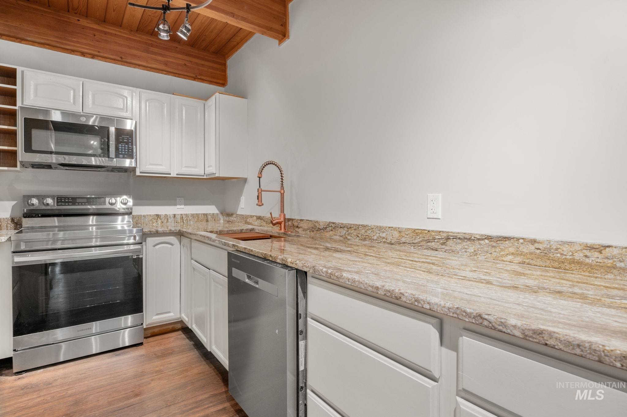 188 Golden Acres Drive Property Photo 12