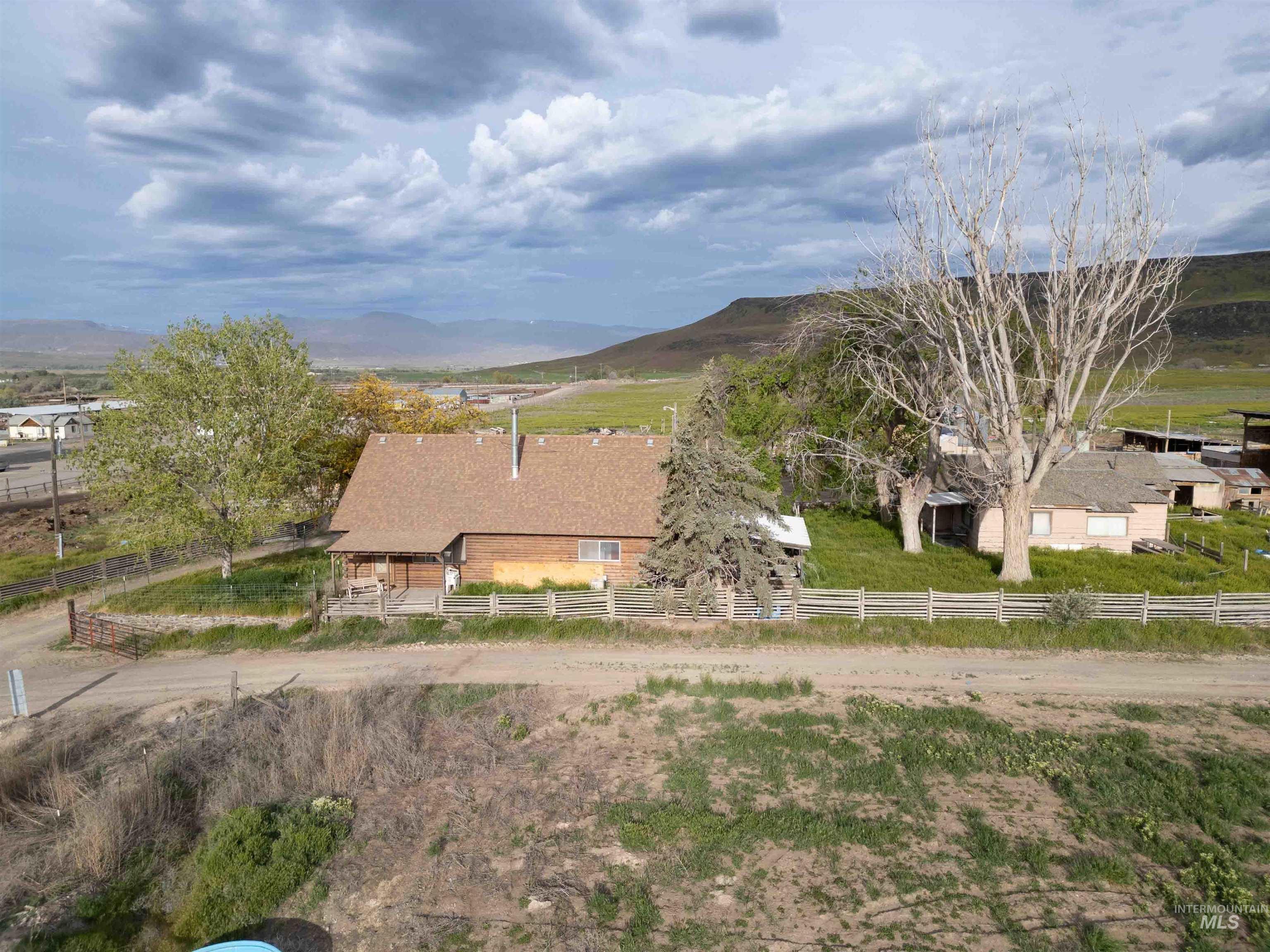 491 Hill Property Photo 8