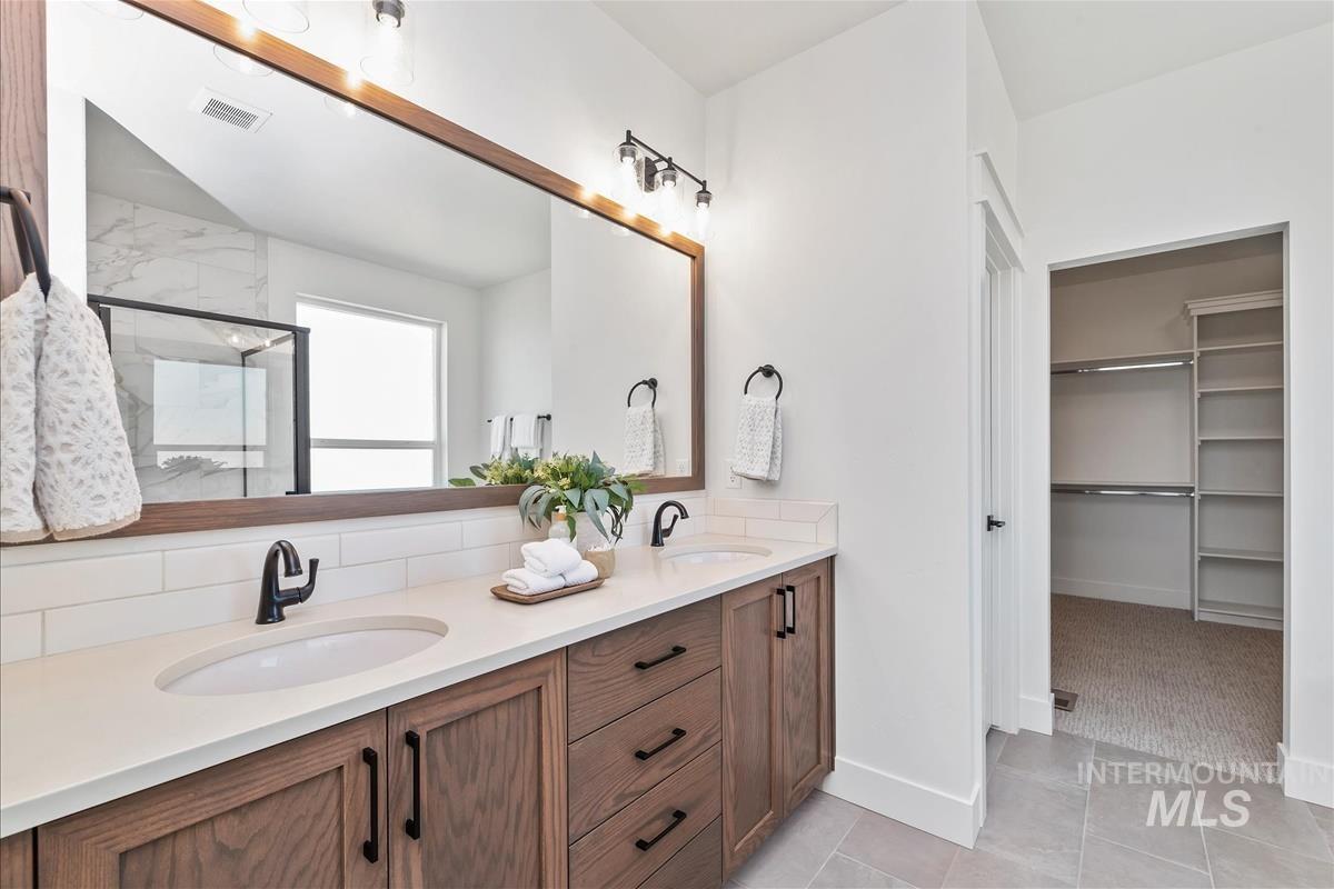 1302 E Andes Dr. Property Photo 16