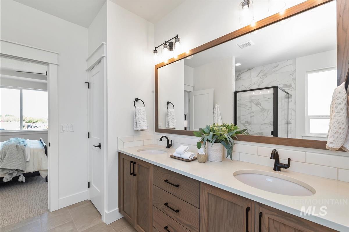 1302 E Andes Dr. Property Photo 18