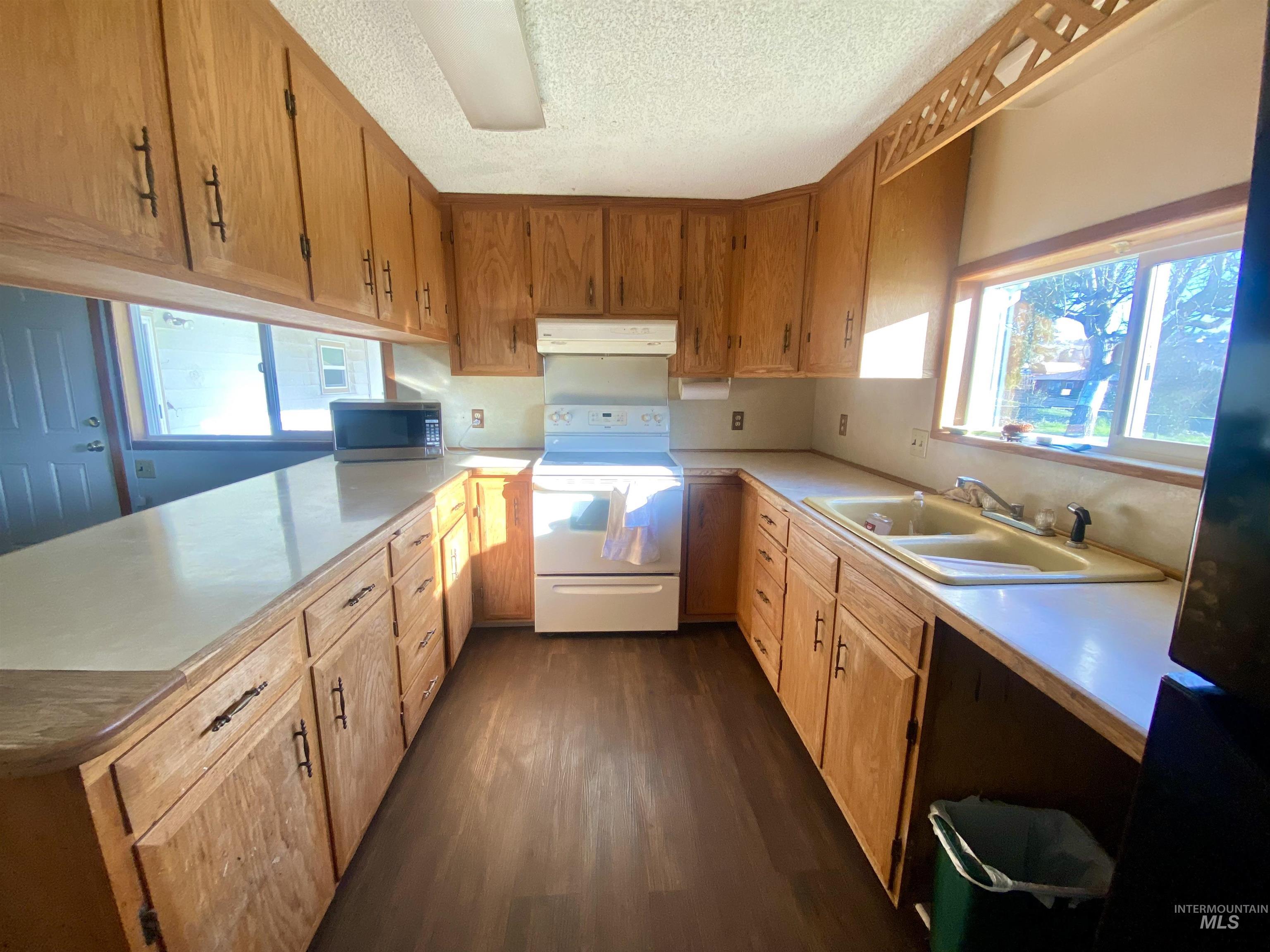832 N Street Property Photo 4