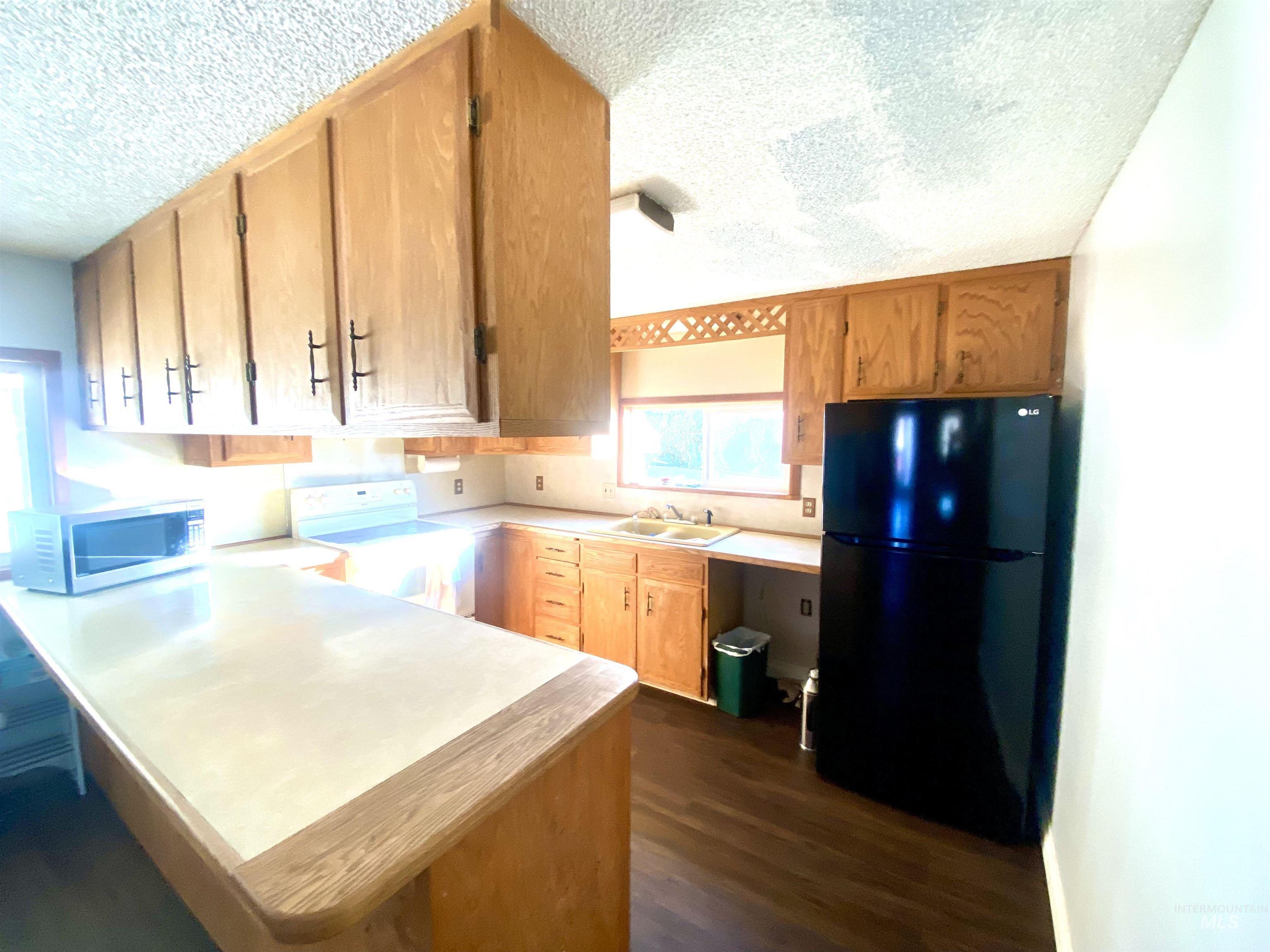 832 N Street Property Photo 5