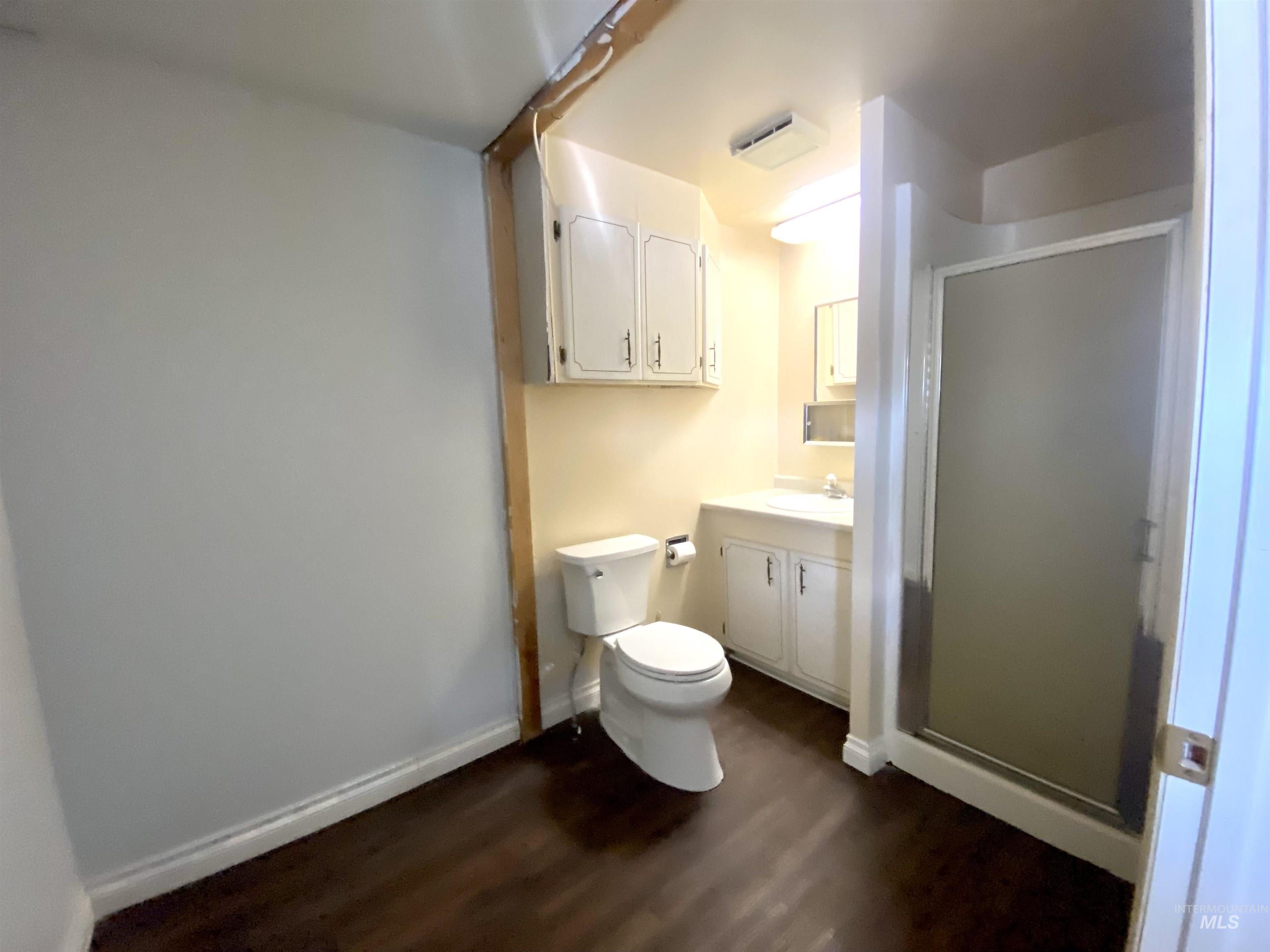 832 N Street Property Photo 11