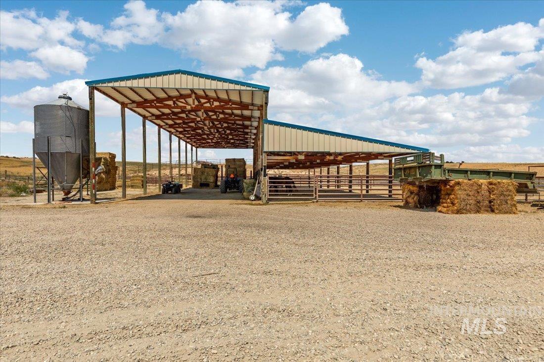 6445 Little Freezeout Rd Property Photo 9