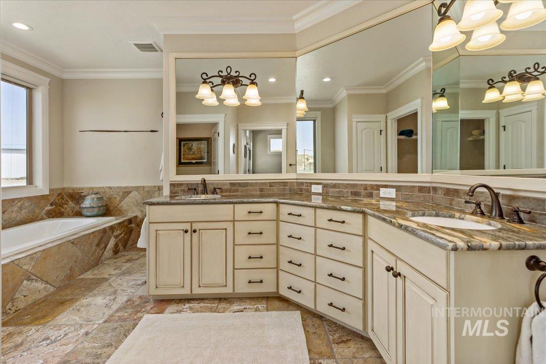 6445 Little Freezeout Rd Property Photo 30