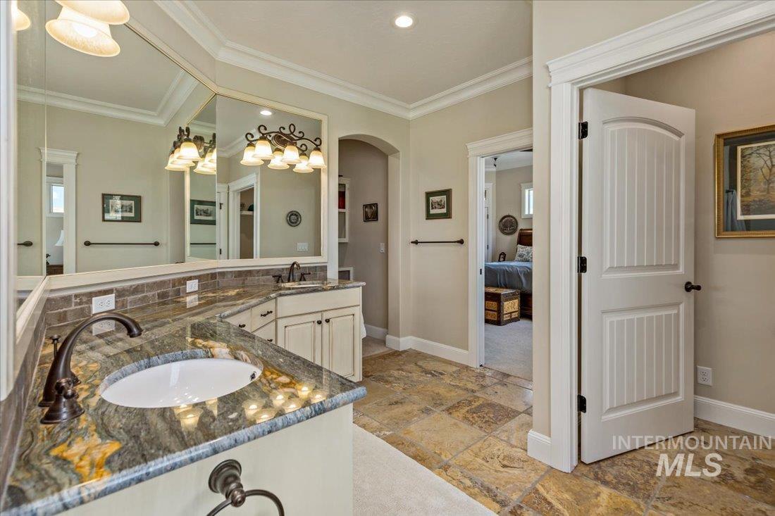 6445 Little Freezeout Rd Property Photo 32