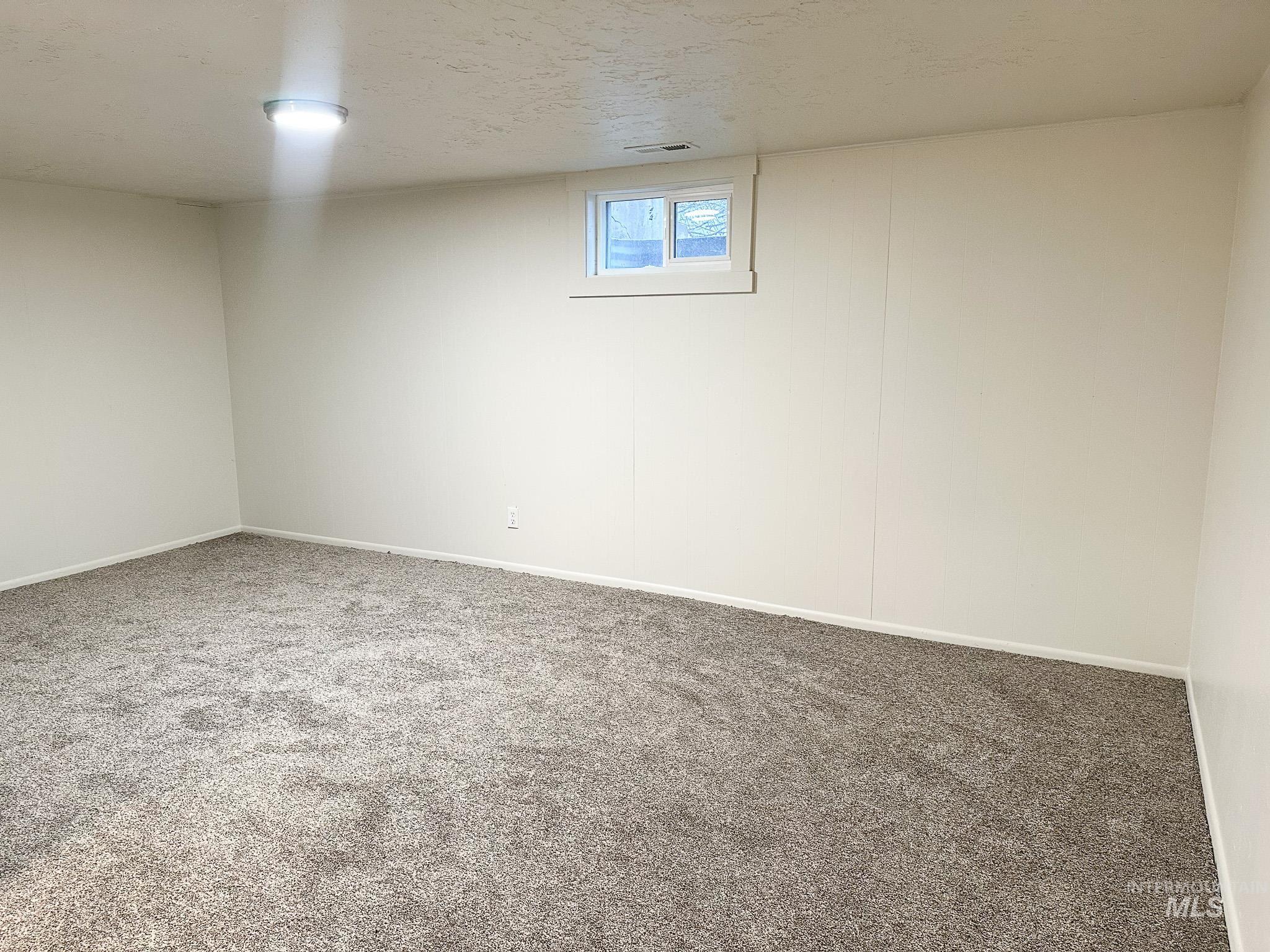 349 S 200 W Property Photo 24