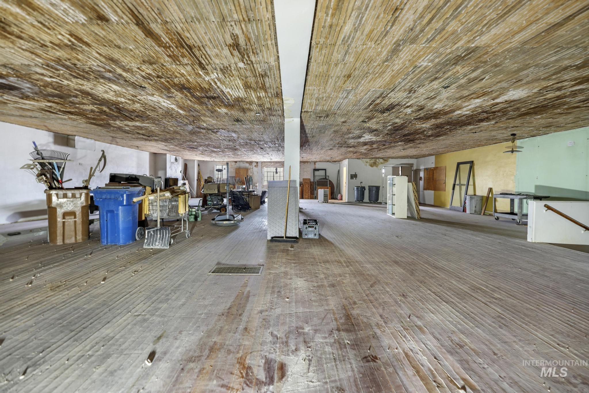 233 Main Ave E Property Photo 25
