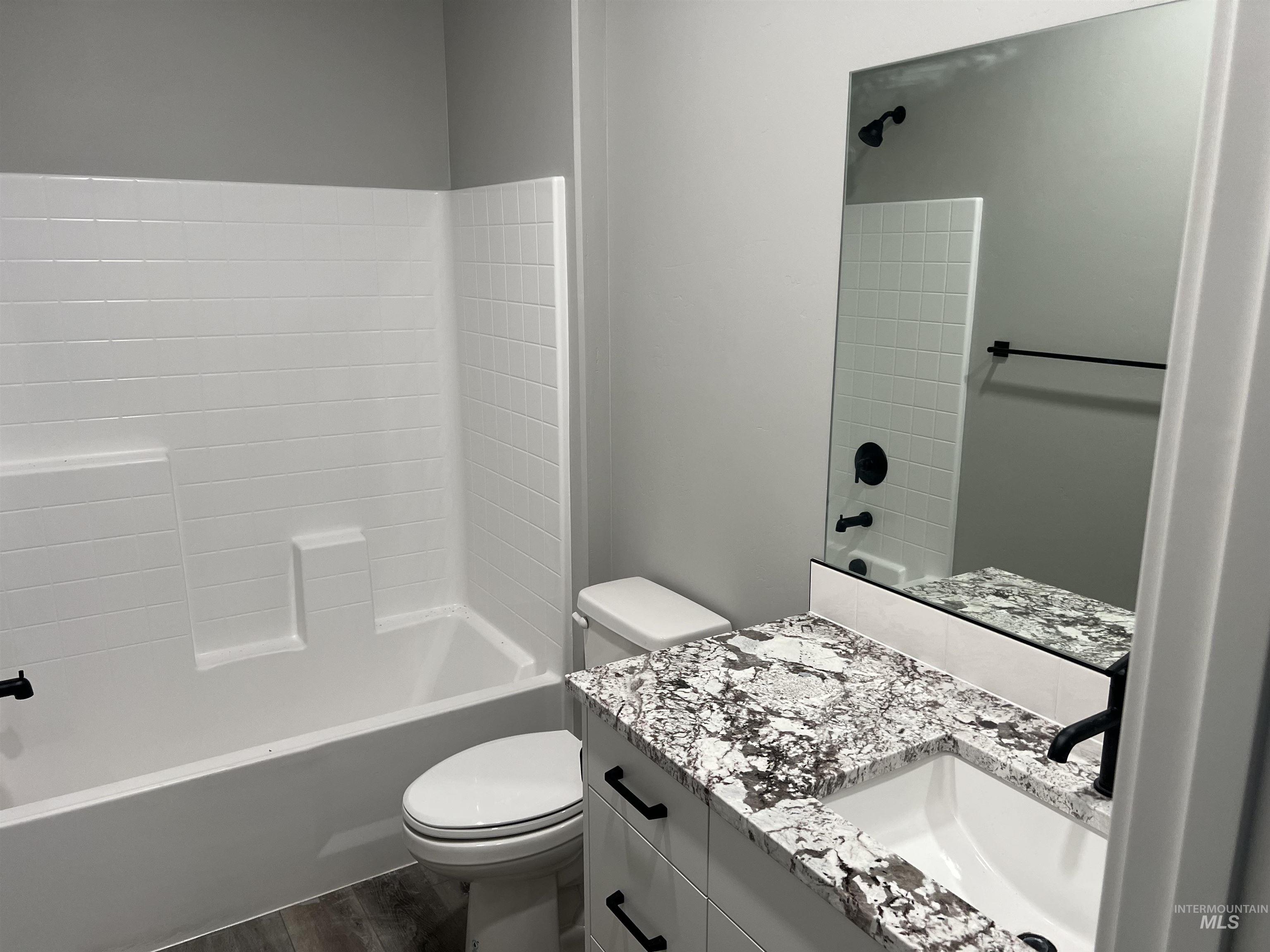 822 23rd Ave E Property Photo 5