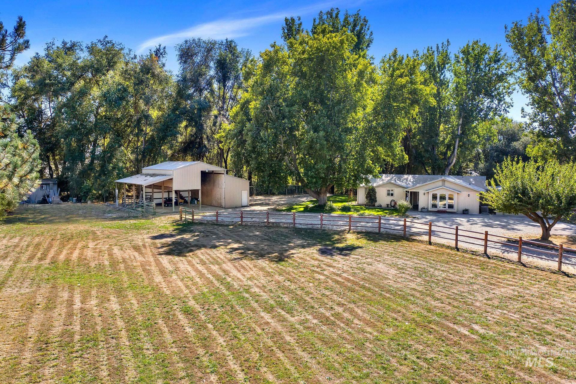 26669 Morris Place Property Photo 5