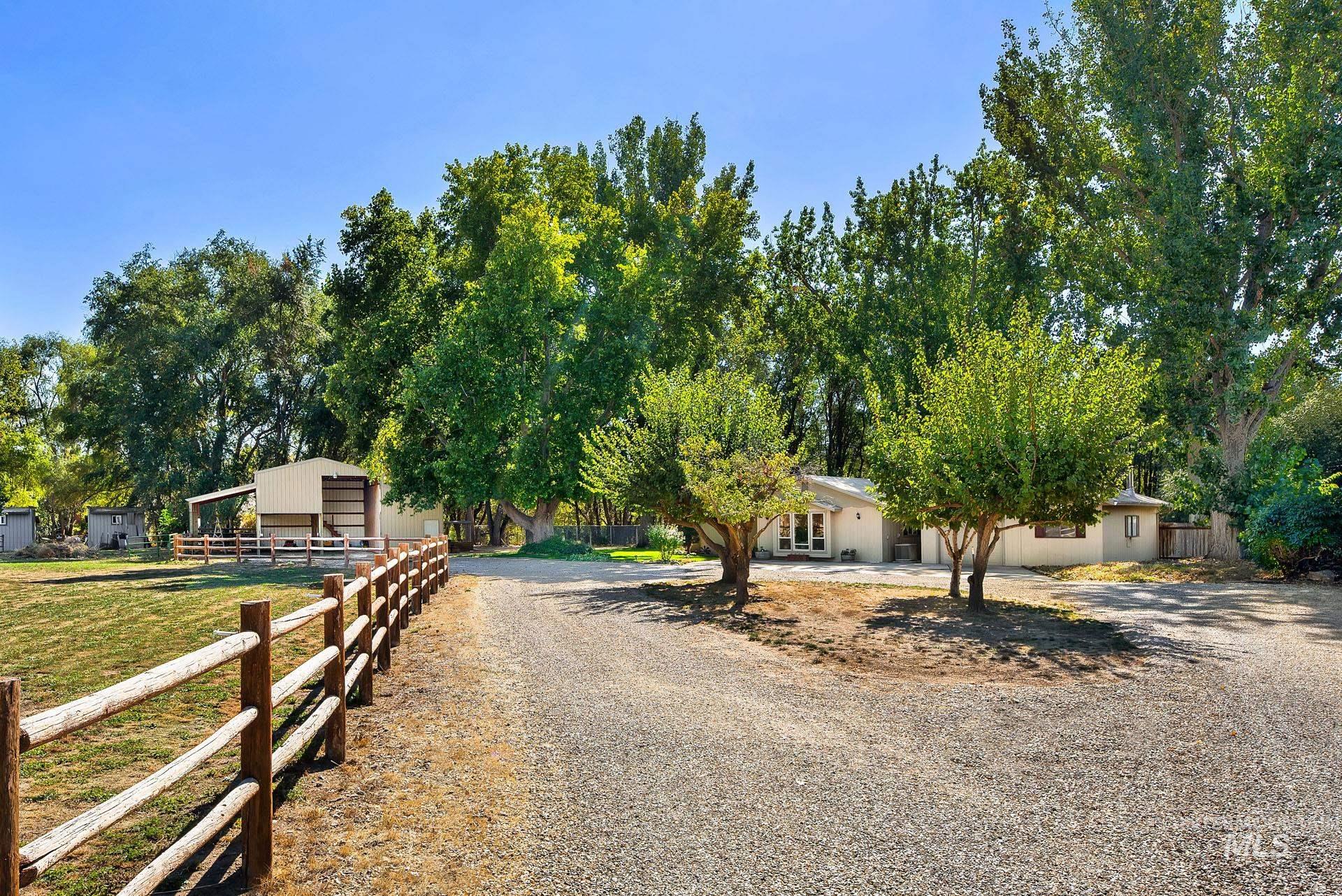 26669 Morris Place Property Photo 9