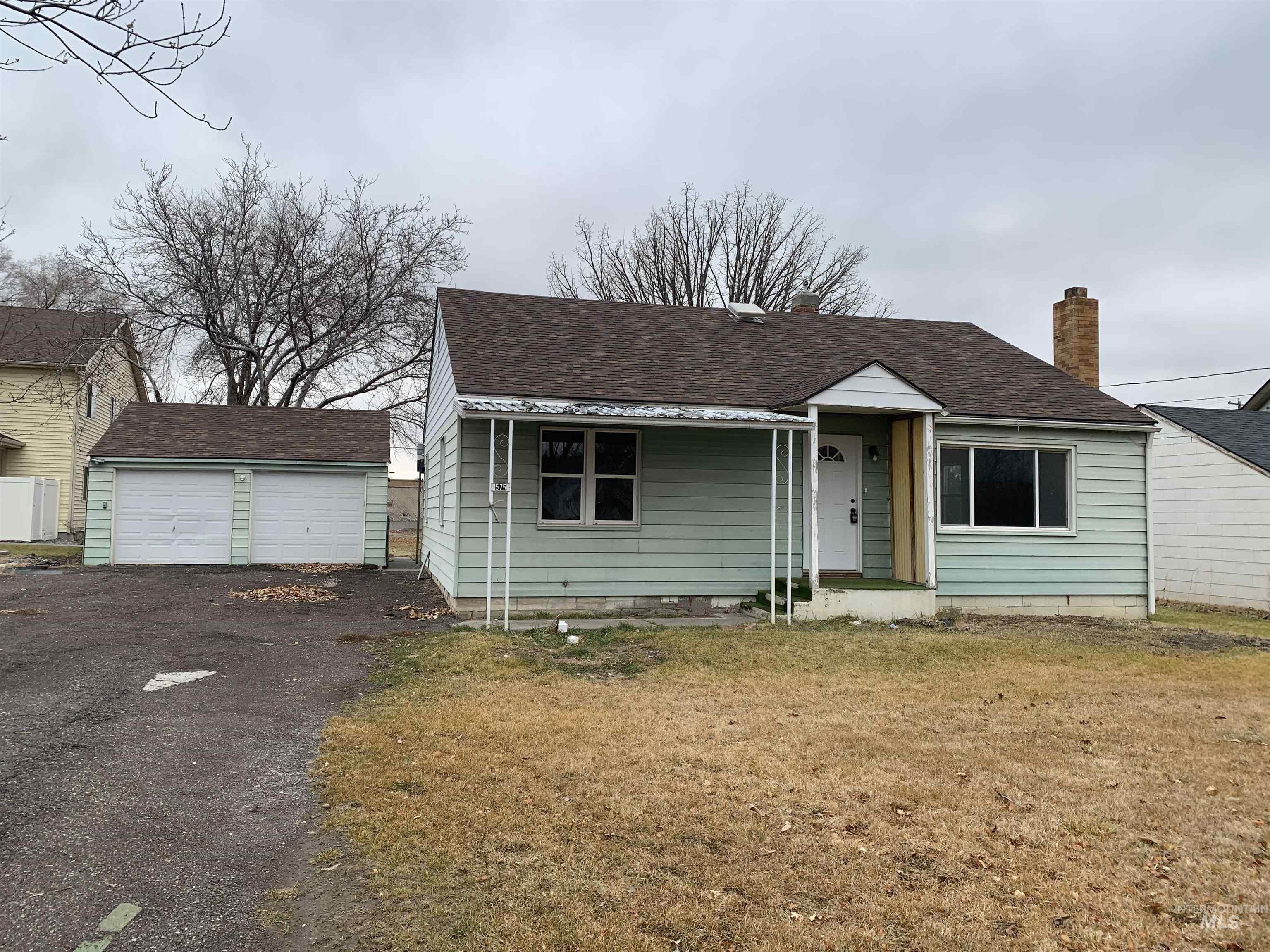 575 Heyburn Ave W Property Photo