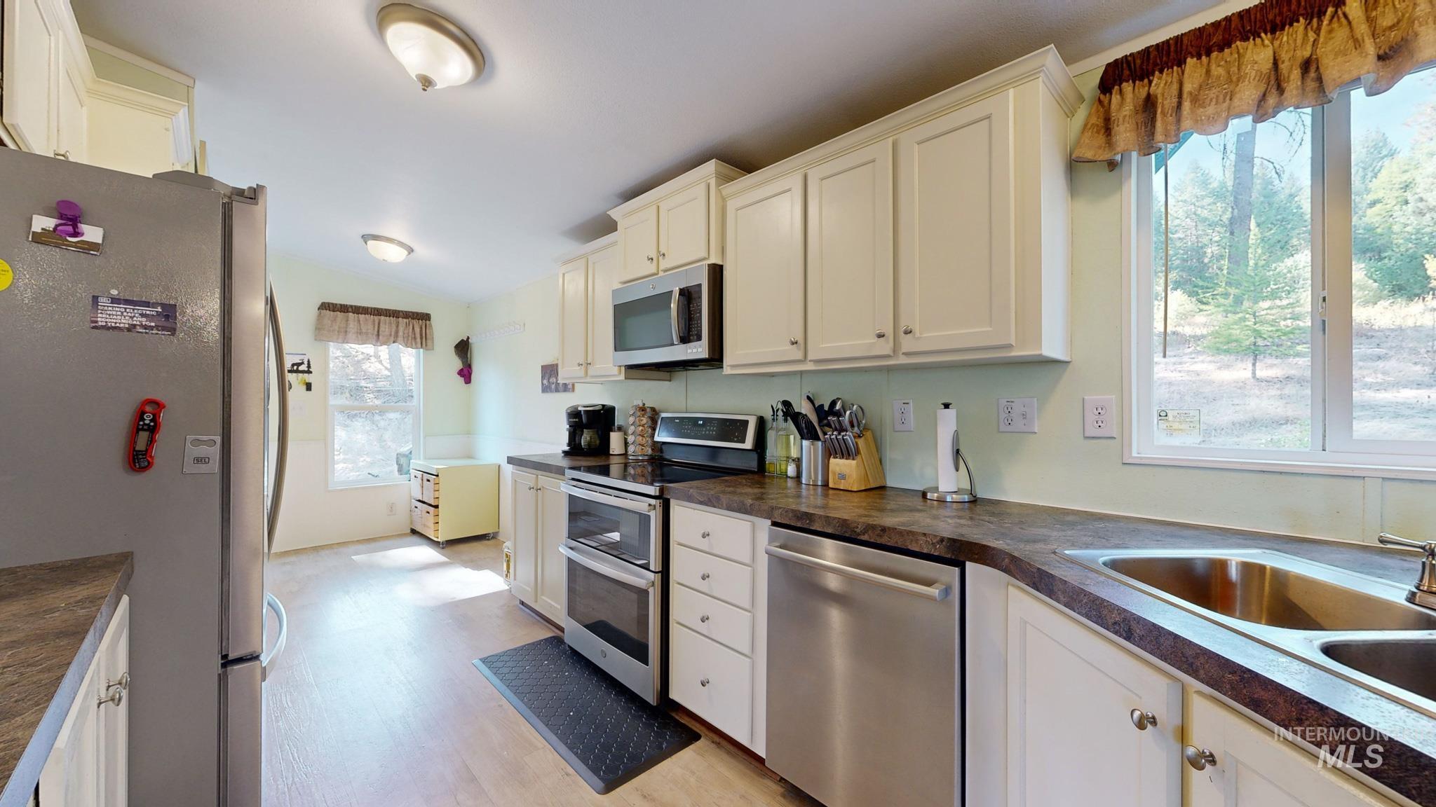 1007 W Hatter Creek Rd Property Photo 6