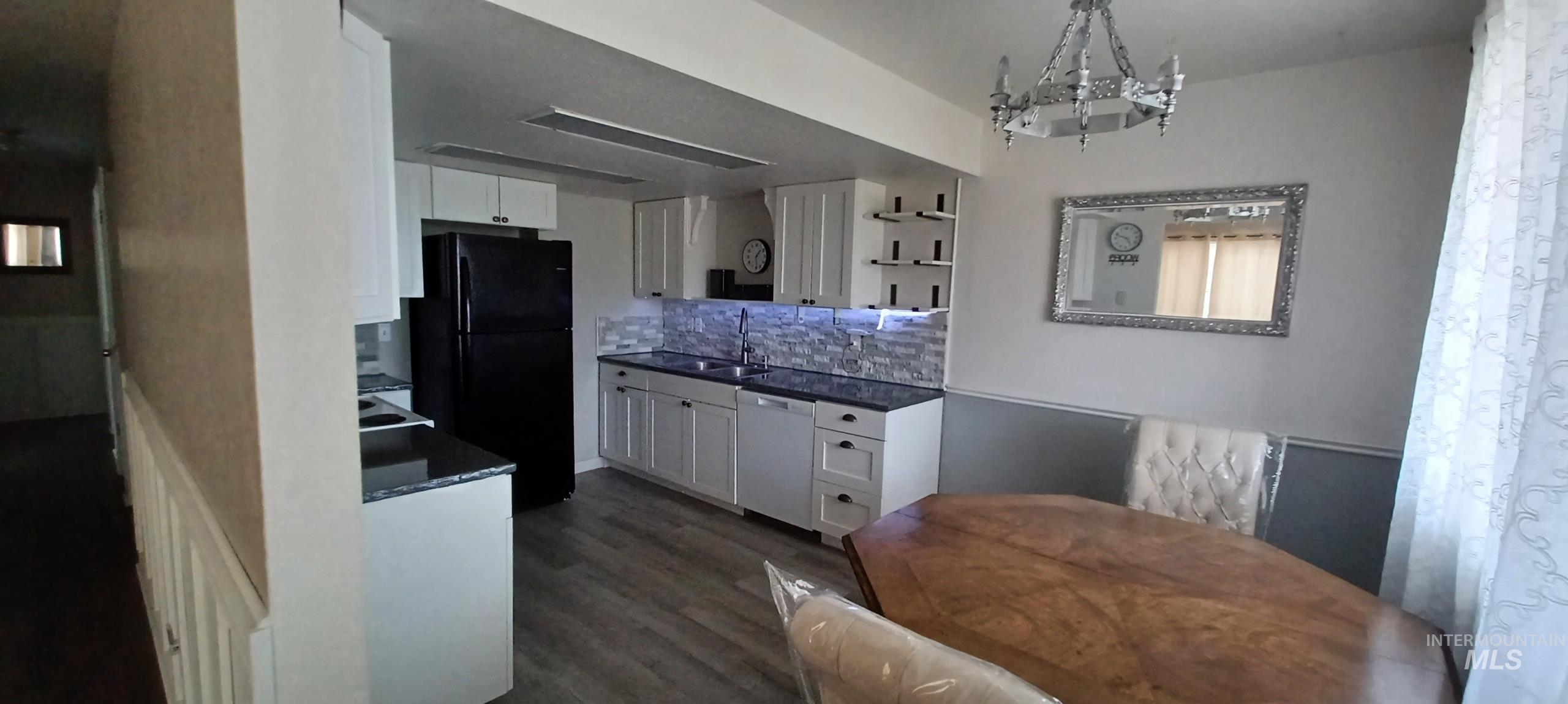 21017 Cottonwood Drive Property Photo 2