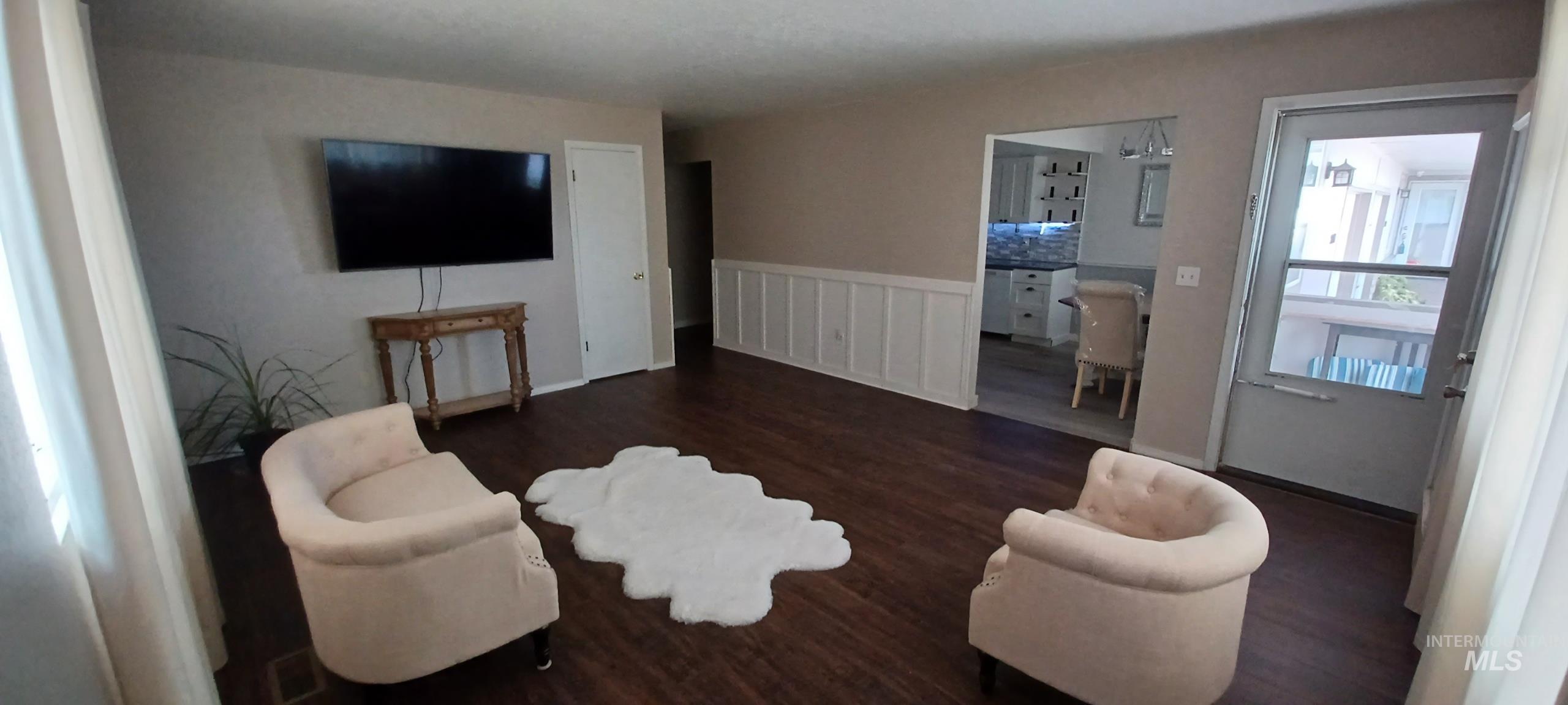 21017 Cottonwood Drive Property Photo 3