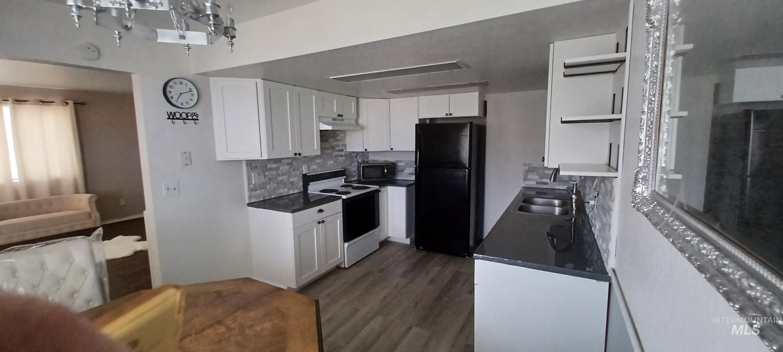 21017 Cottonwood Drive Property Photo 4