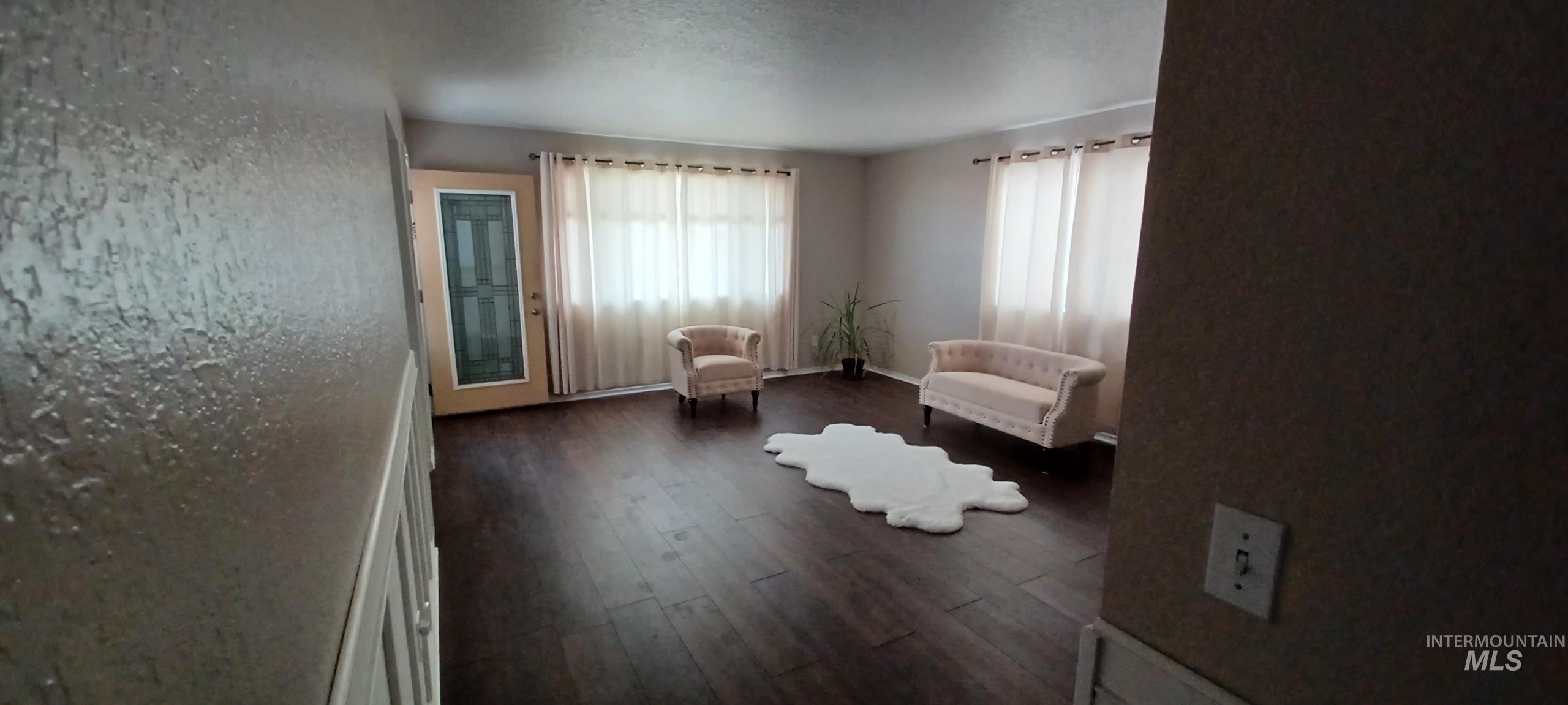 21017 Cottonwood Drive Property Photo 5