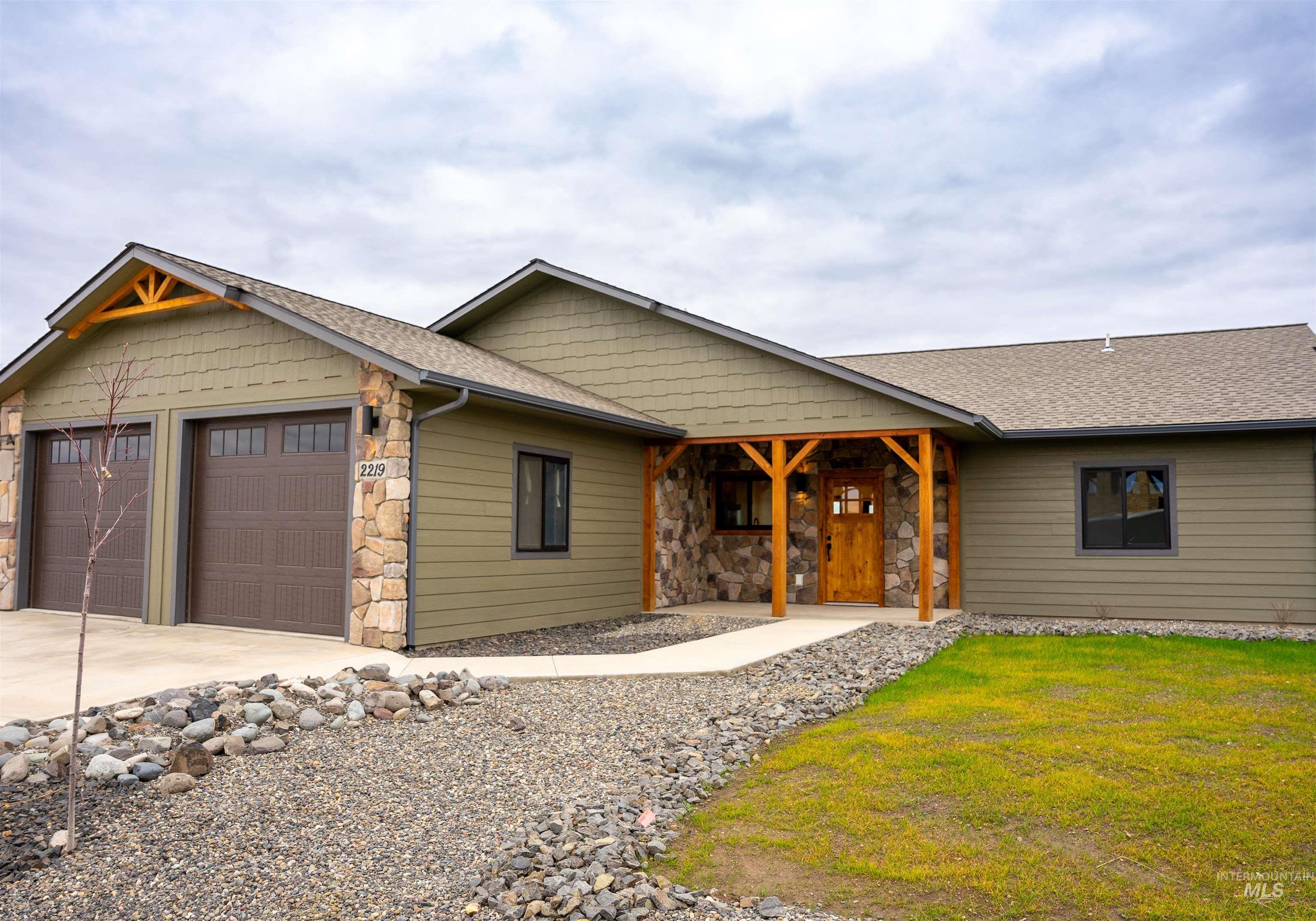 2219 Powers Drive Property Photo 3