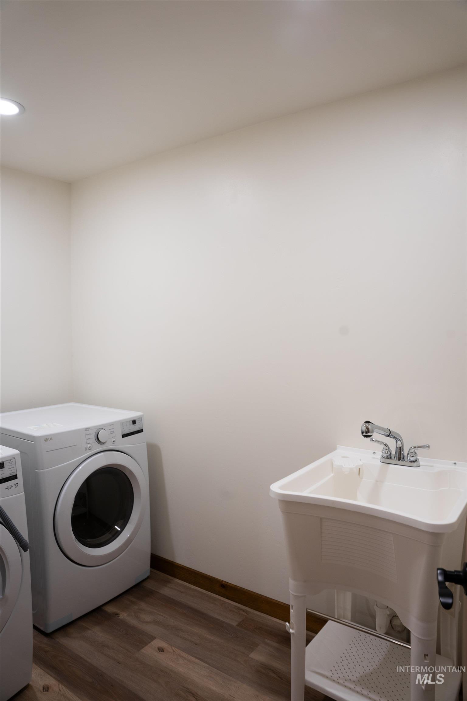 2215 Powers Drive Property Photo 4