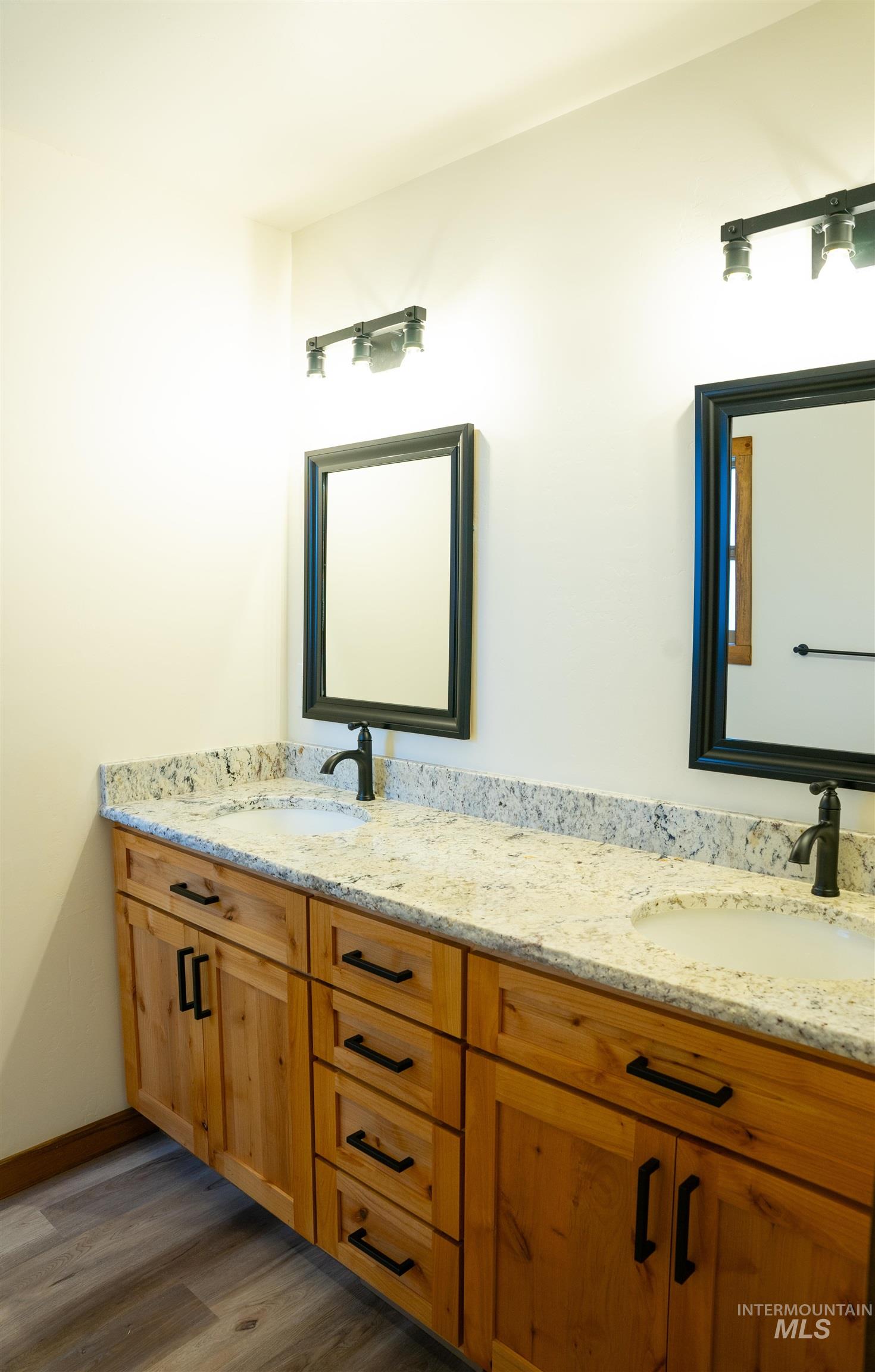 2215 Powers Drive Property Photo 21