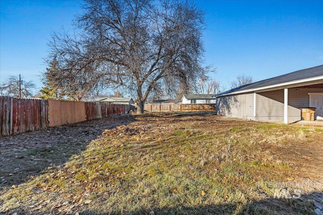 421 E 7th Property Photo 20