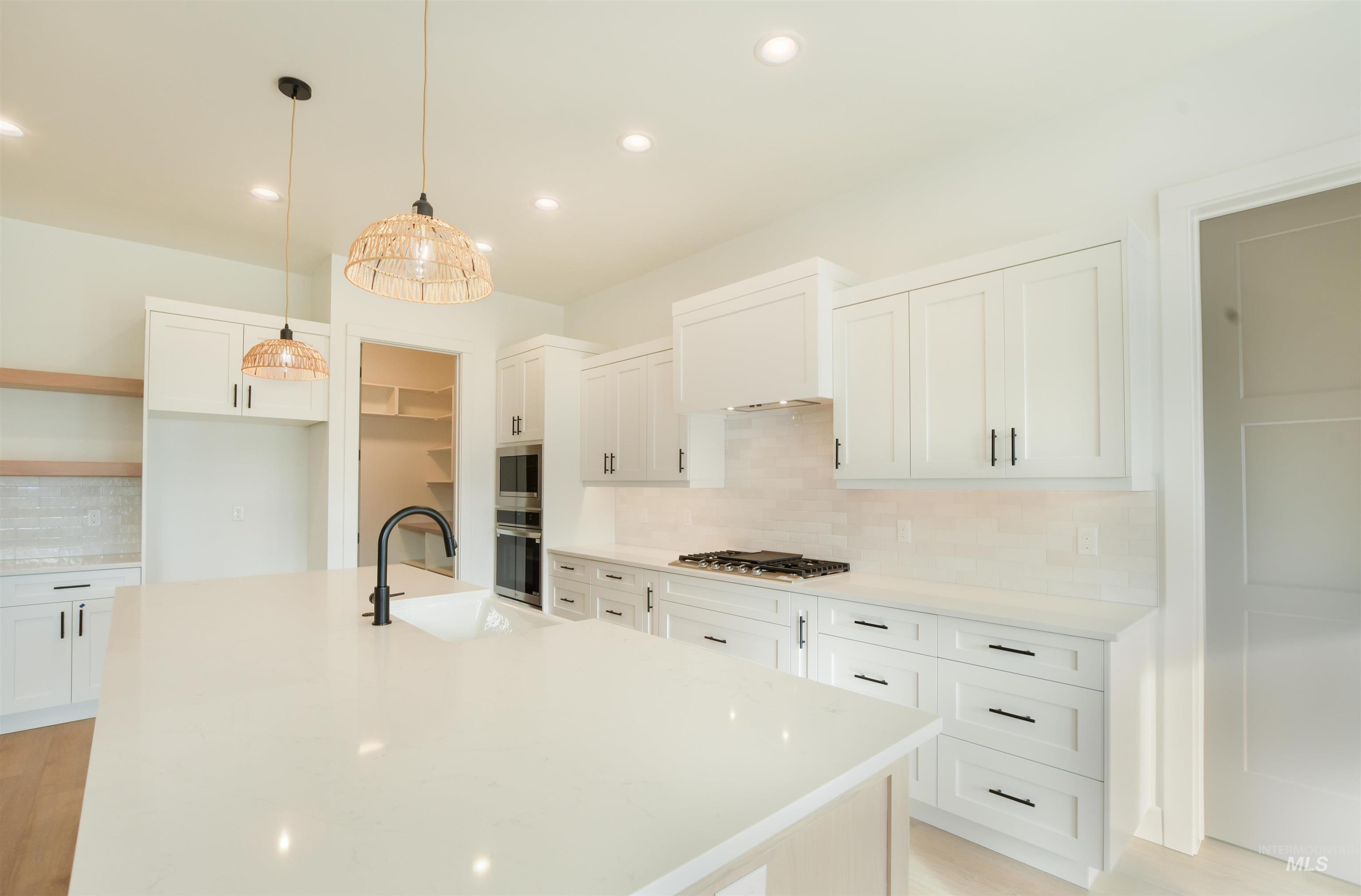 11215 Red Mountain St Property Photo 6