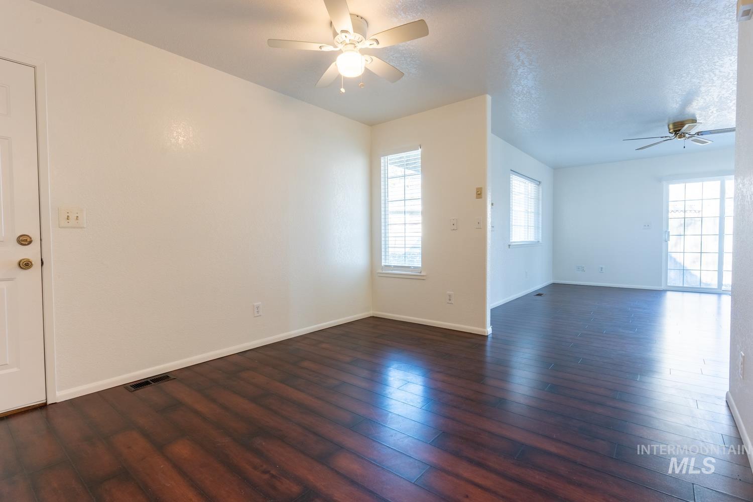 636 Deer Meadows Ln Property Photo 2