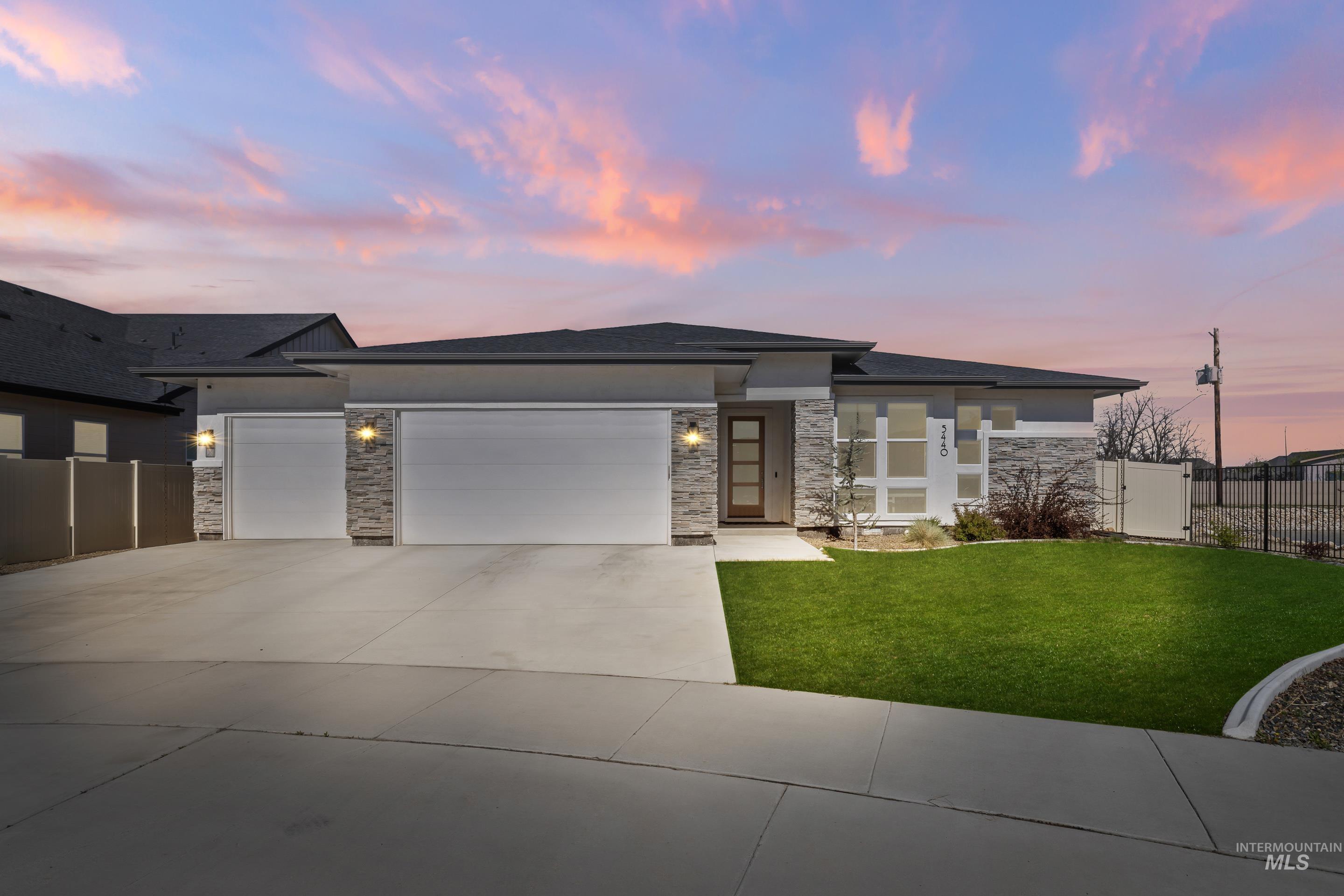 5440 S Mesa Trail Place Property Photo 3