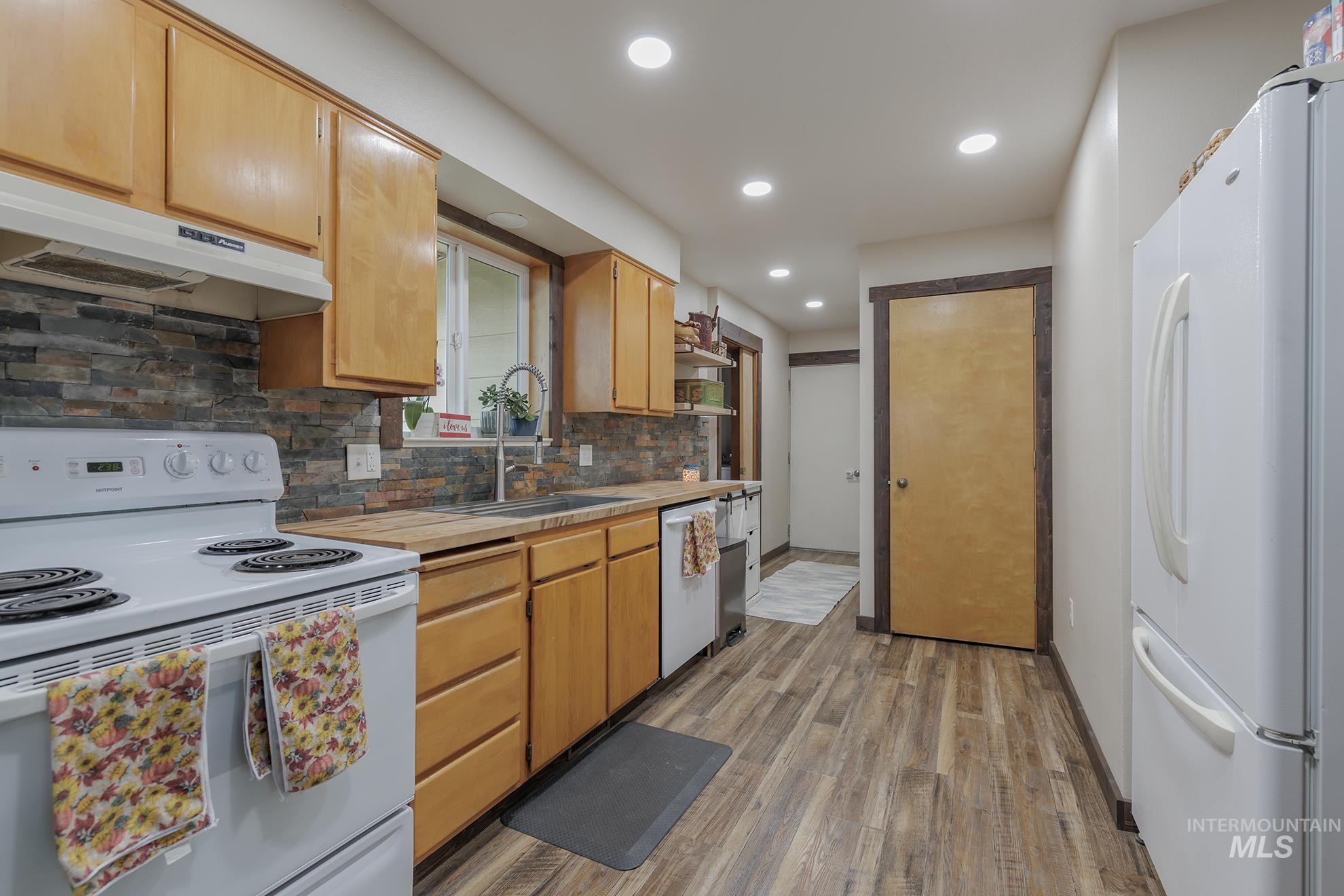 5311 & 5293 Hwy 72 Property Photo 9