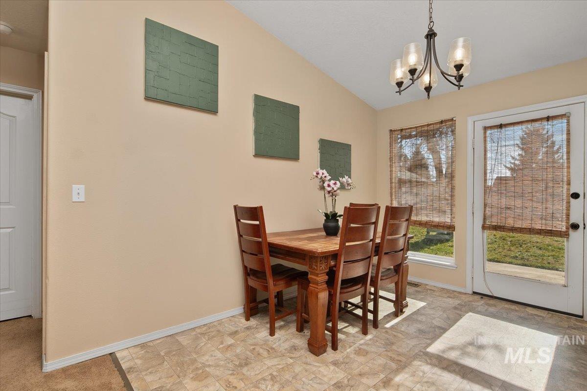 75 W Woodbury Drive Property Photo 8