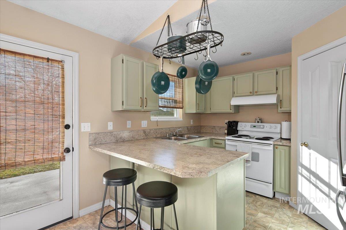 75 W Woodbury Drive Property Photo 10