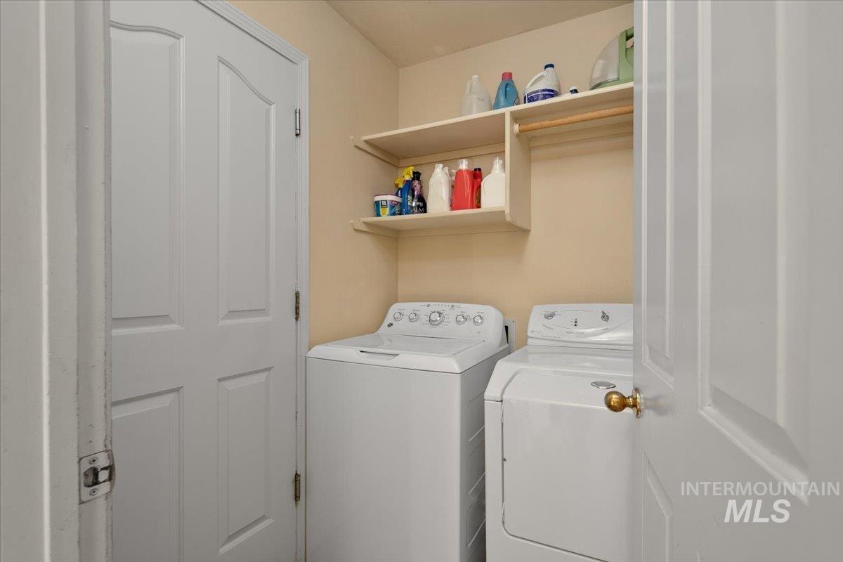 75 W Woodbury Drive Property Photo 14