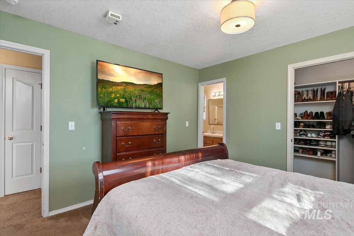 75 W Woodbury Drive Property Photo 16