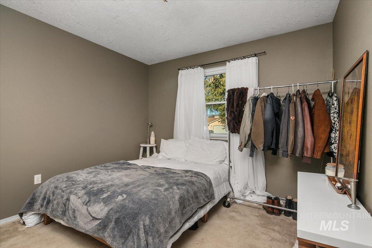 75 W Woodbury Drive Property Photo 23