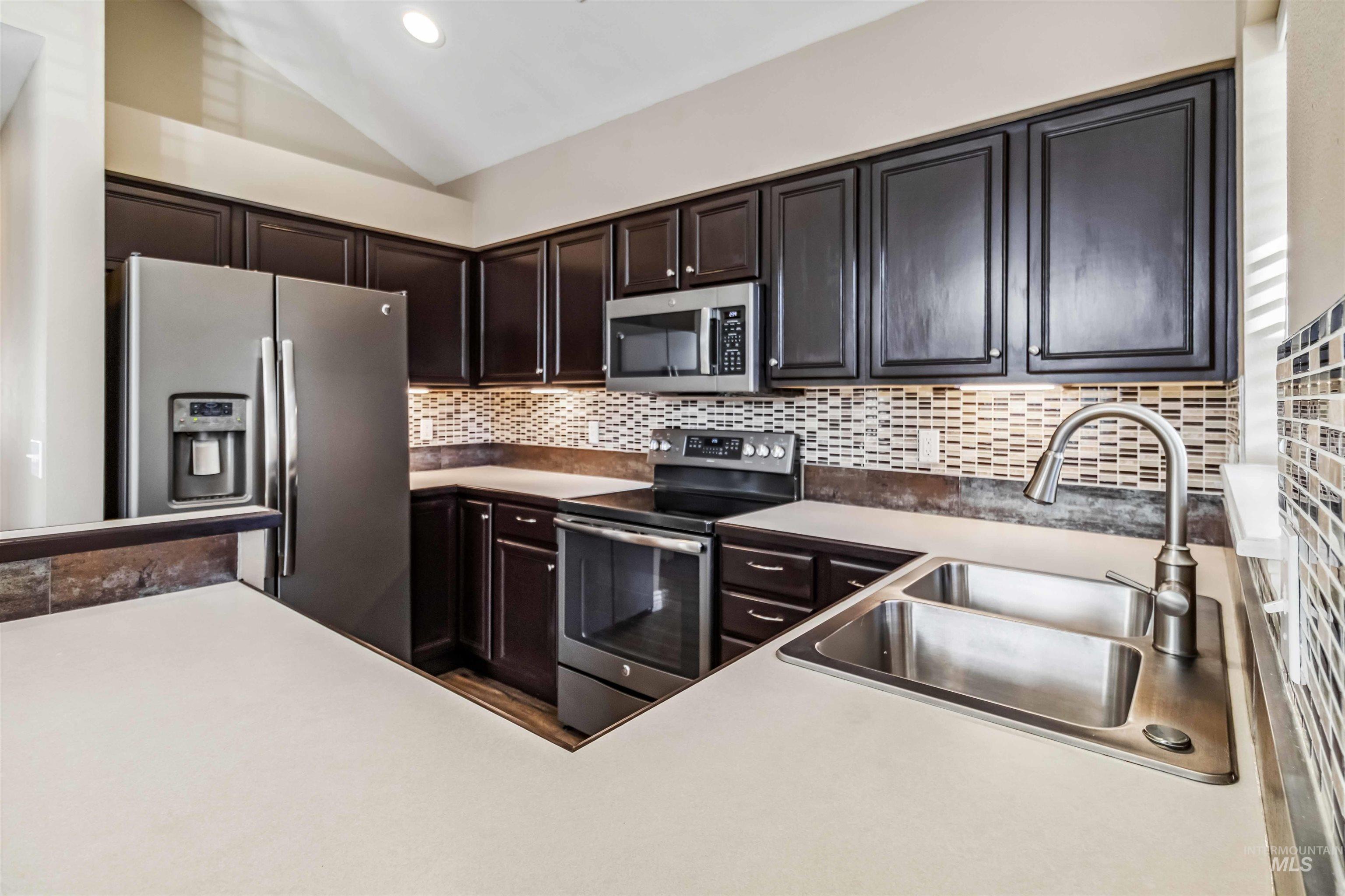 5170 S Surprise Way Property Photo 4