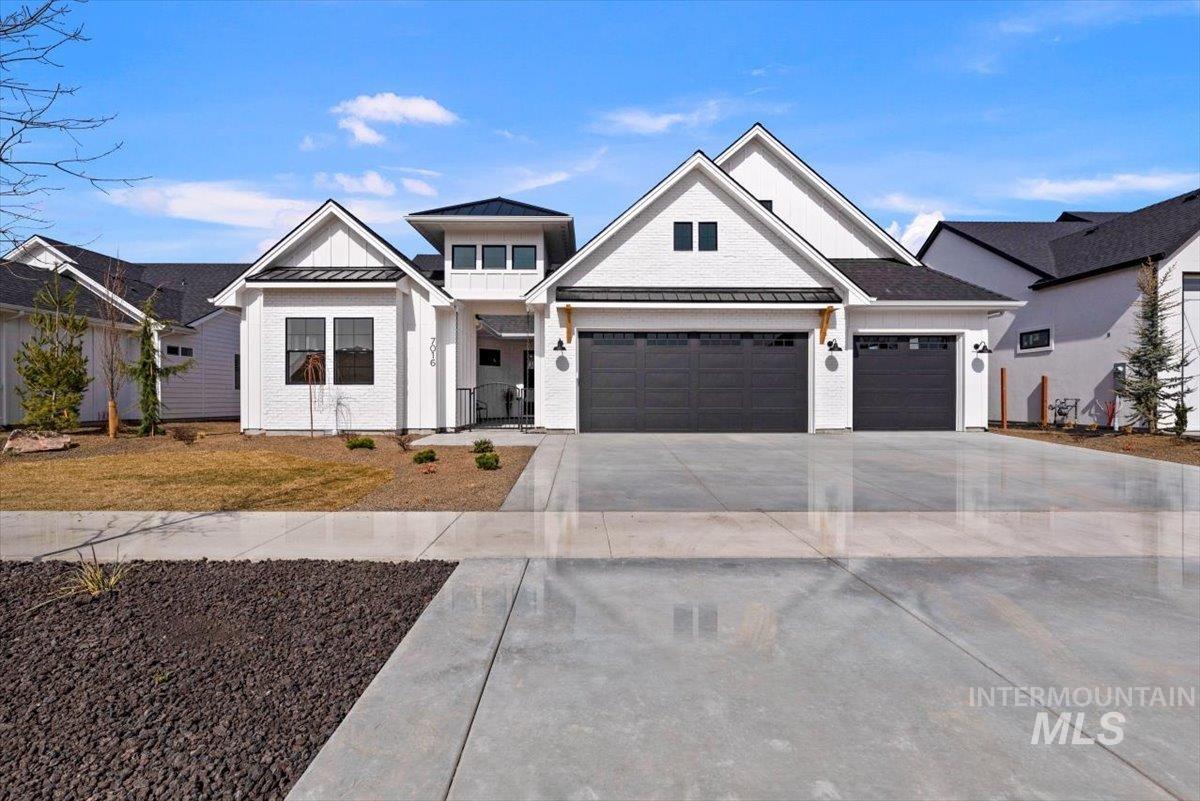 2404 N Saddle Mountain Way Property Photo 1